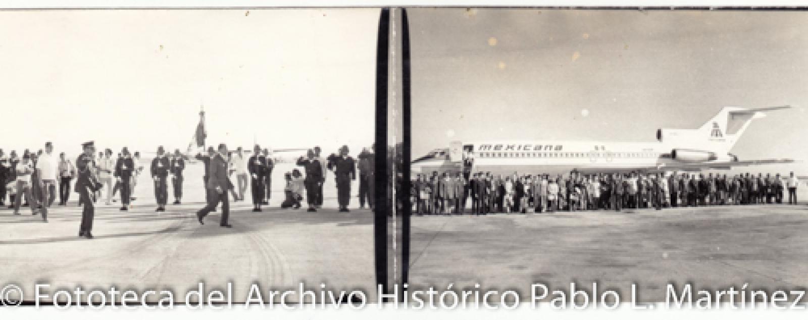 Retrato de grupo, frente a avión.
