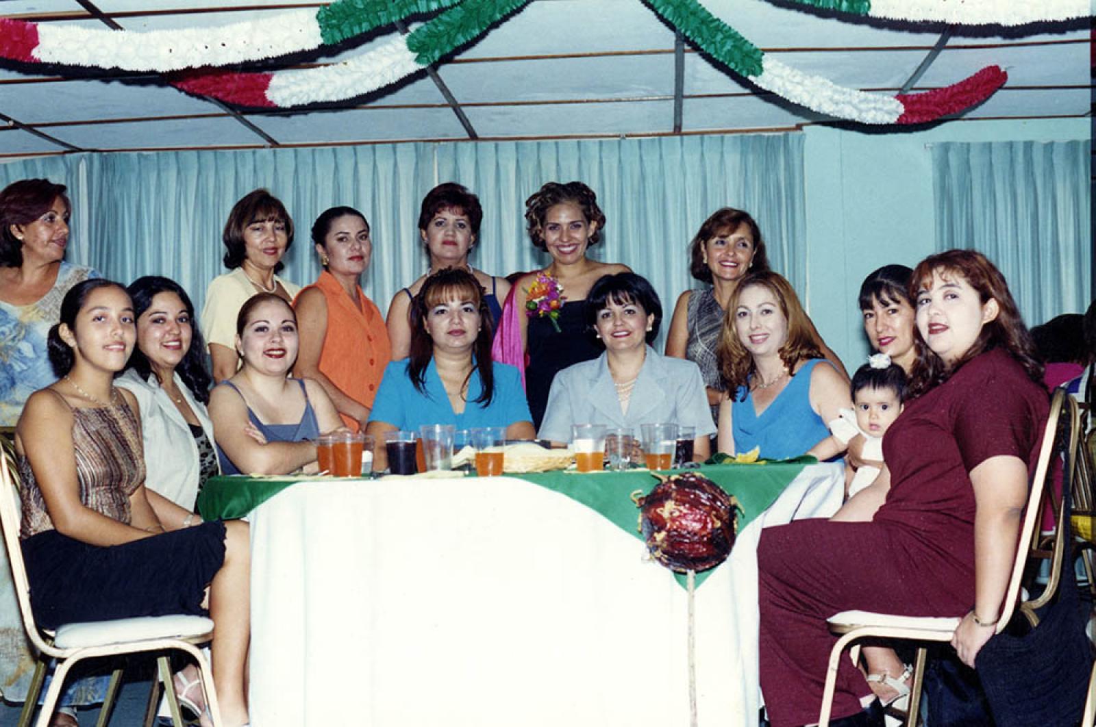 Retrato de mujeres, en banquete.