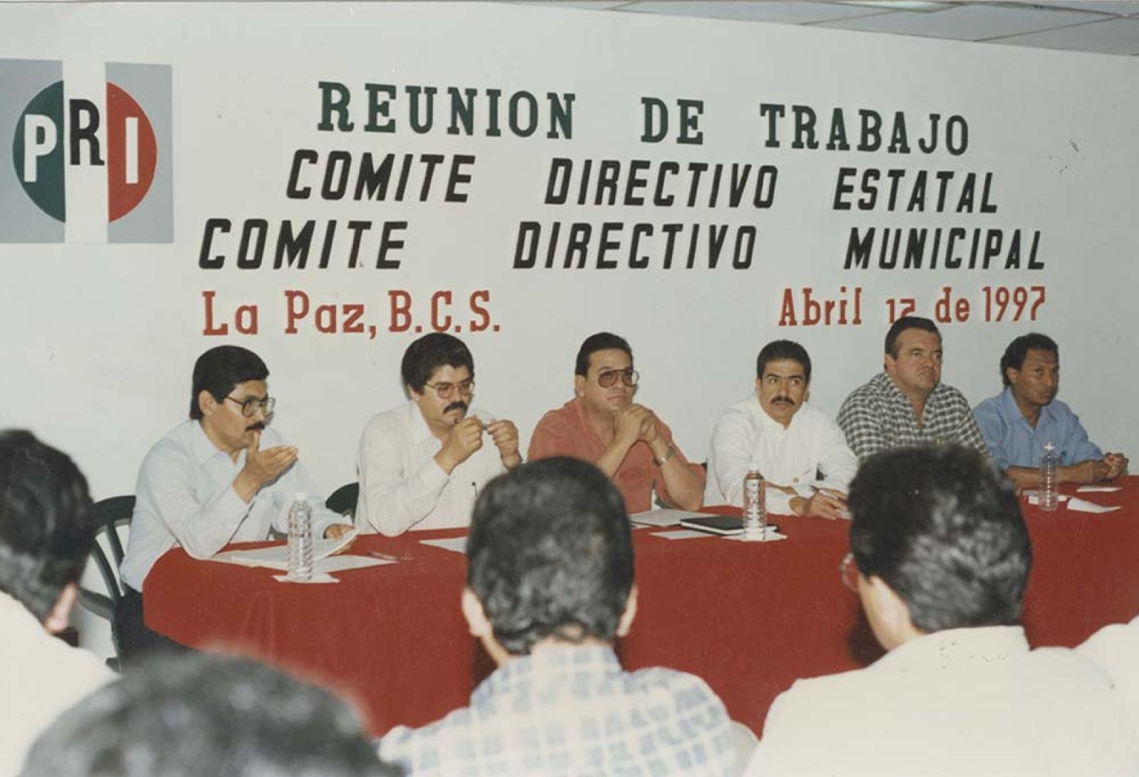 “Reunión de comités directivos, PRI”.