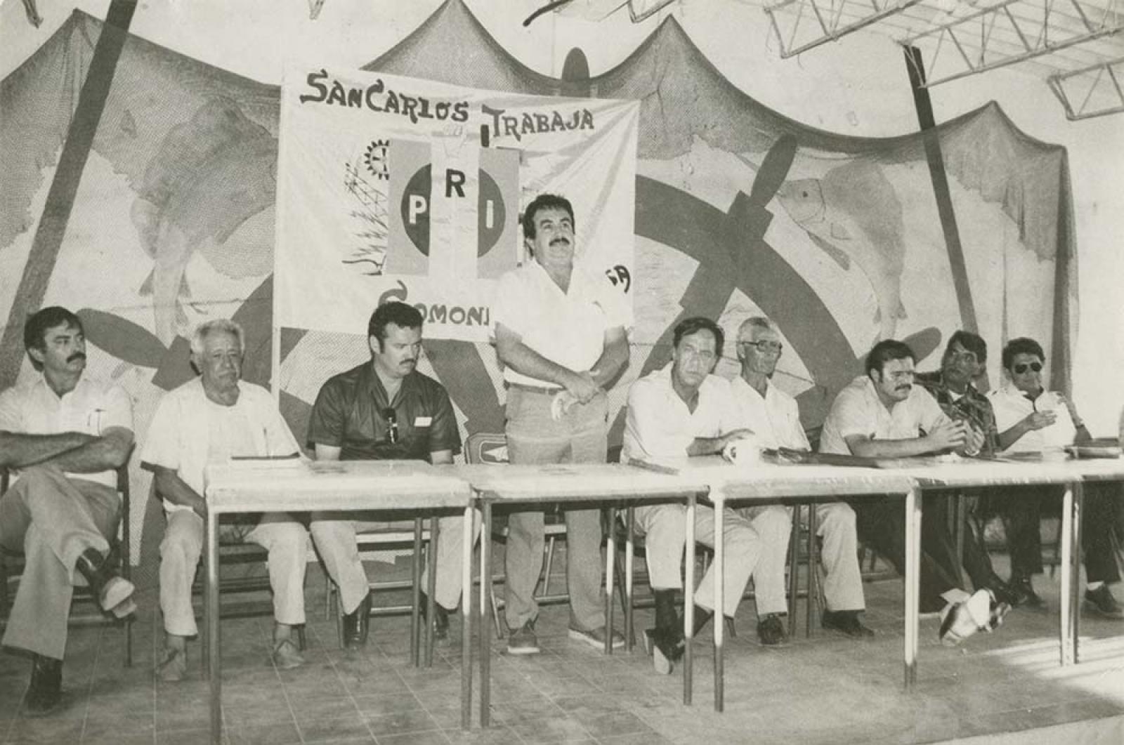 Reunión de trabajo de funcionarios del PRI, en puerto San Carlos.