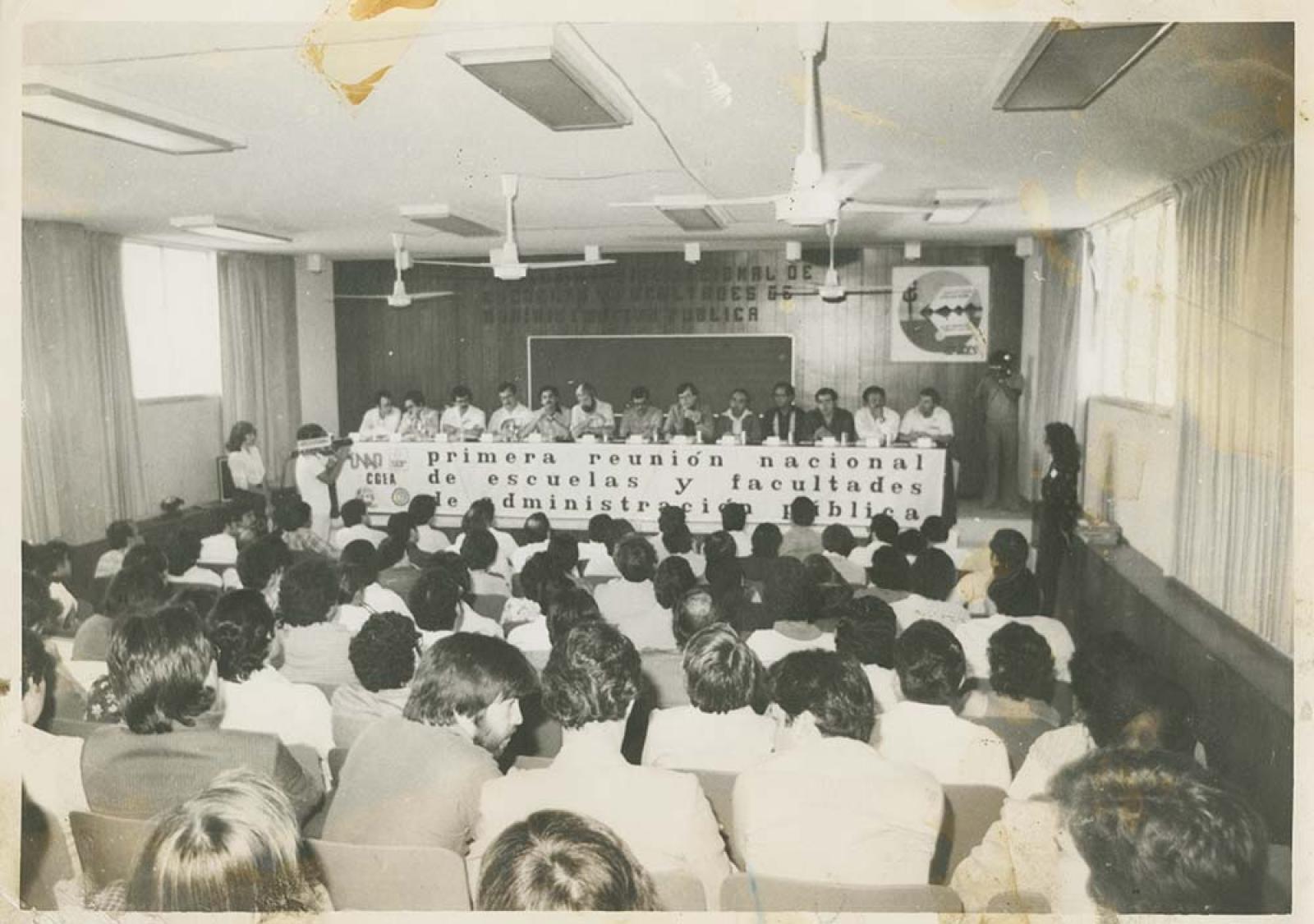 Reunión nacional de escuelas y facultades en Administración Pública.