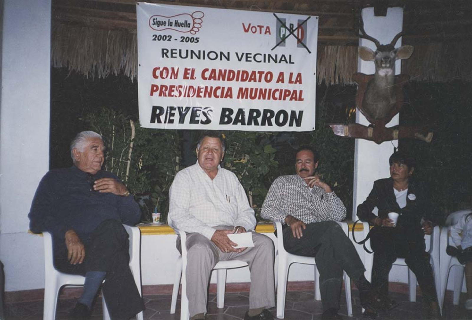 Reunión vecinal con Reyes Barrón.