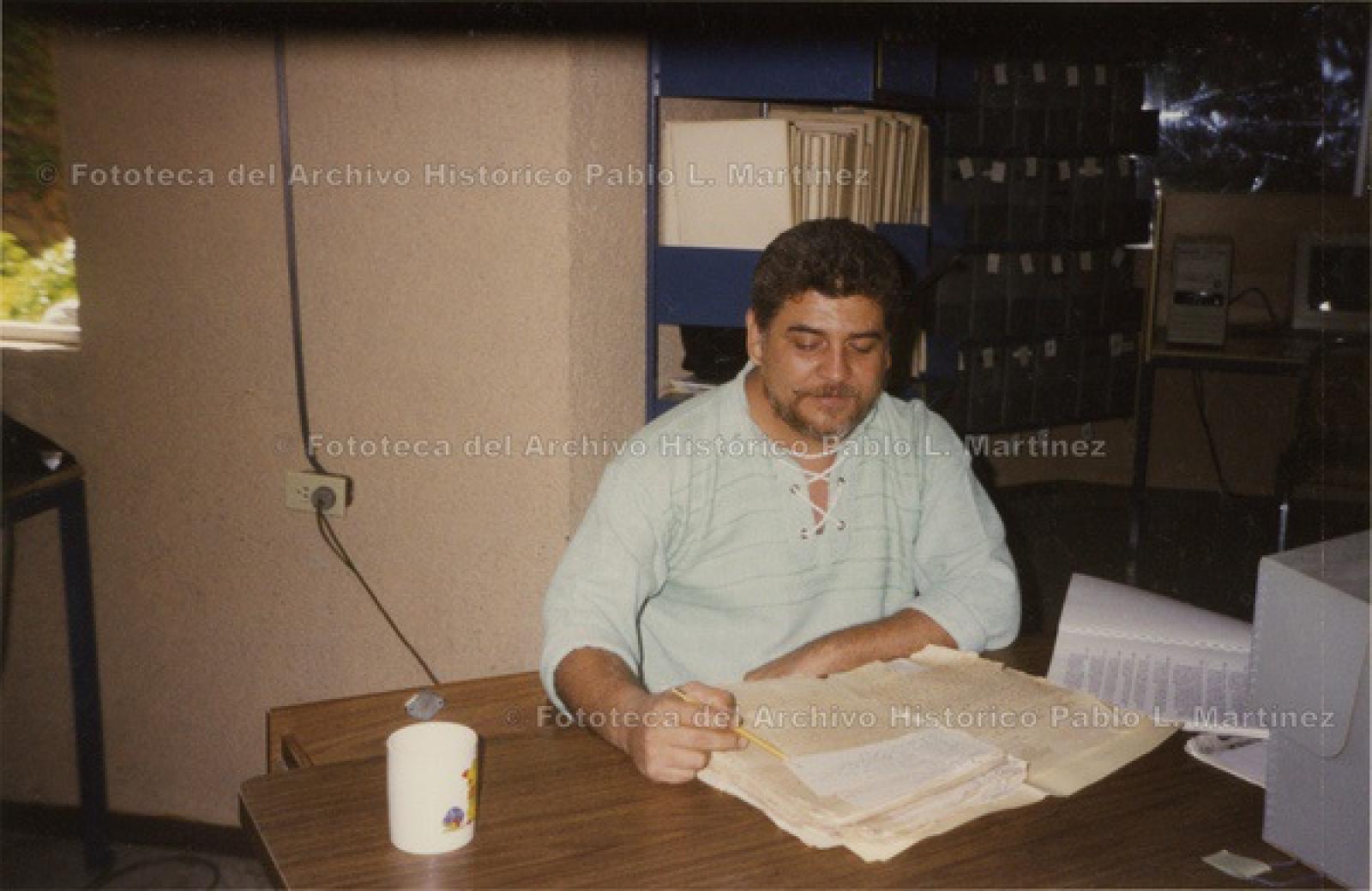 “Rogelio Lara Cota, jefe de la sección de Investigación del archivo histórico Pablo L. Martínez”.