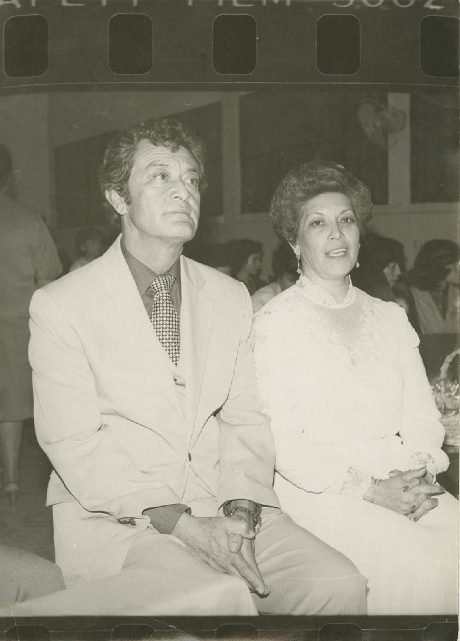 Román Pozo, acompañado de su esposa.