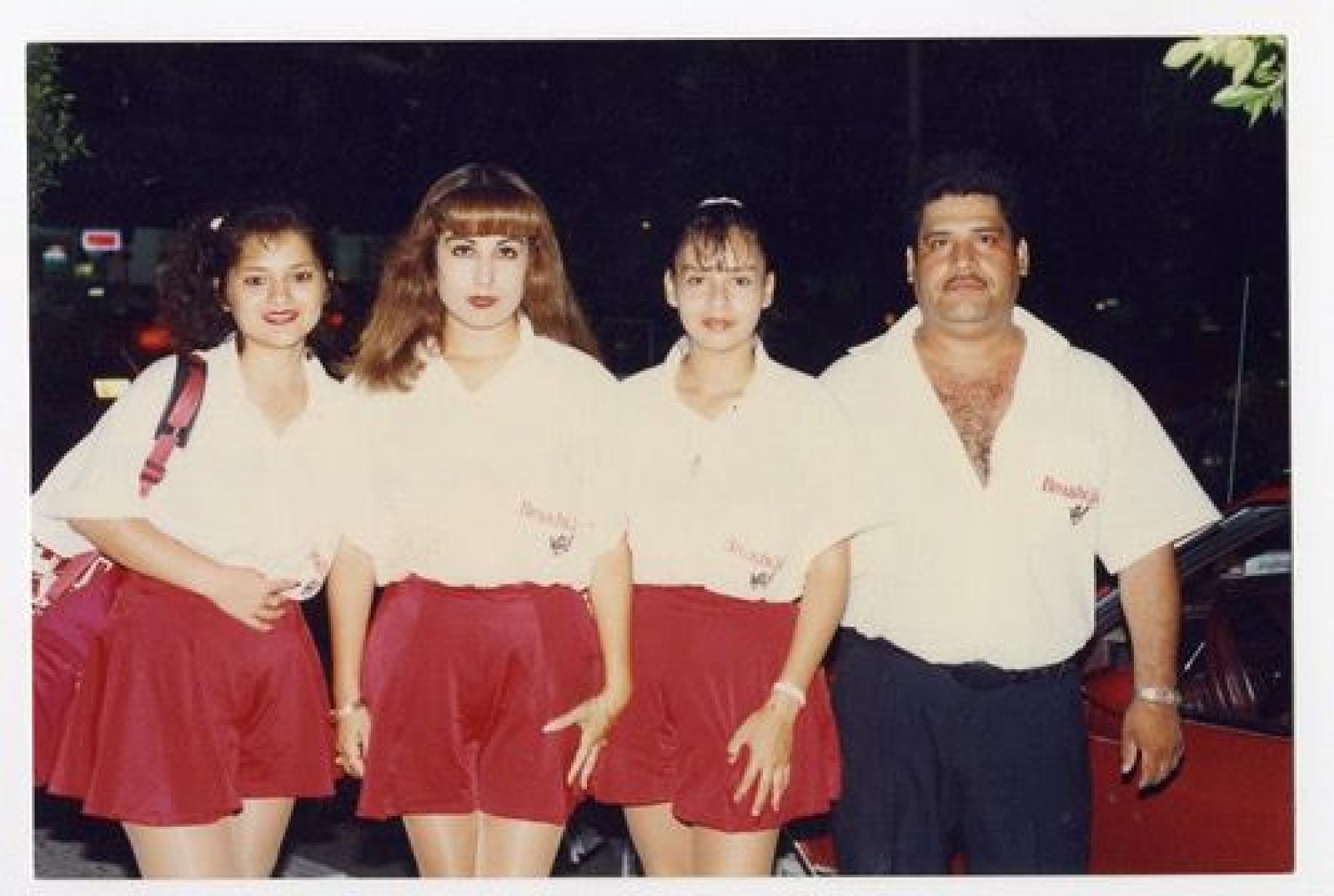 Rosa María Puppo y acompañantes, retrato de grupo.