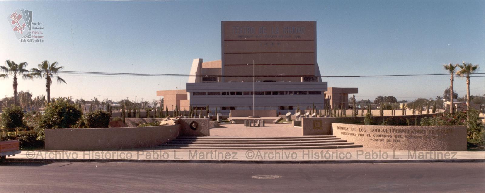 Rotonda de los Sudcalifornianos Ilustres en el Teatro de la Ciudad, Unidad Cultural Jesús Castro Agúndez. La Paz, Baja California Sur.