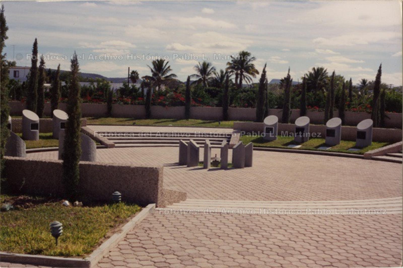 Rotonda de los Sudcalifornianos Ilustres, La Paz.