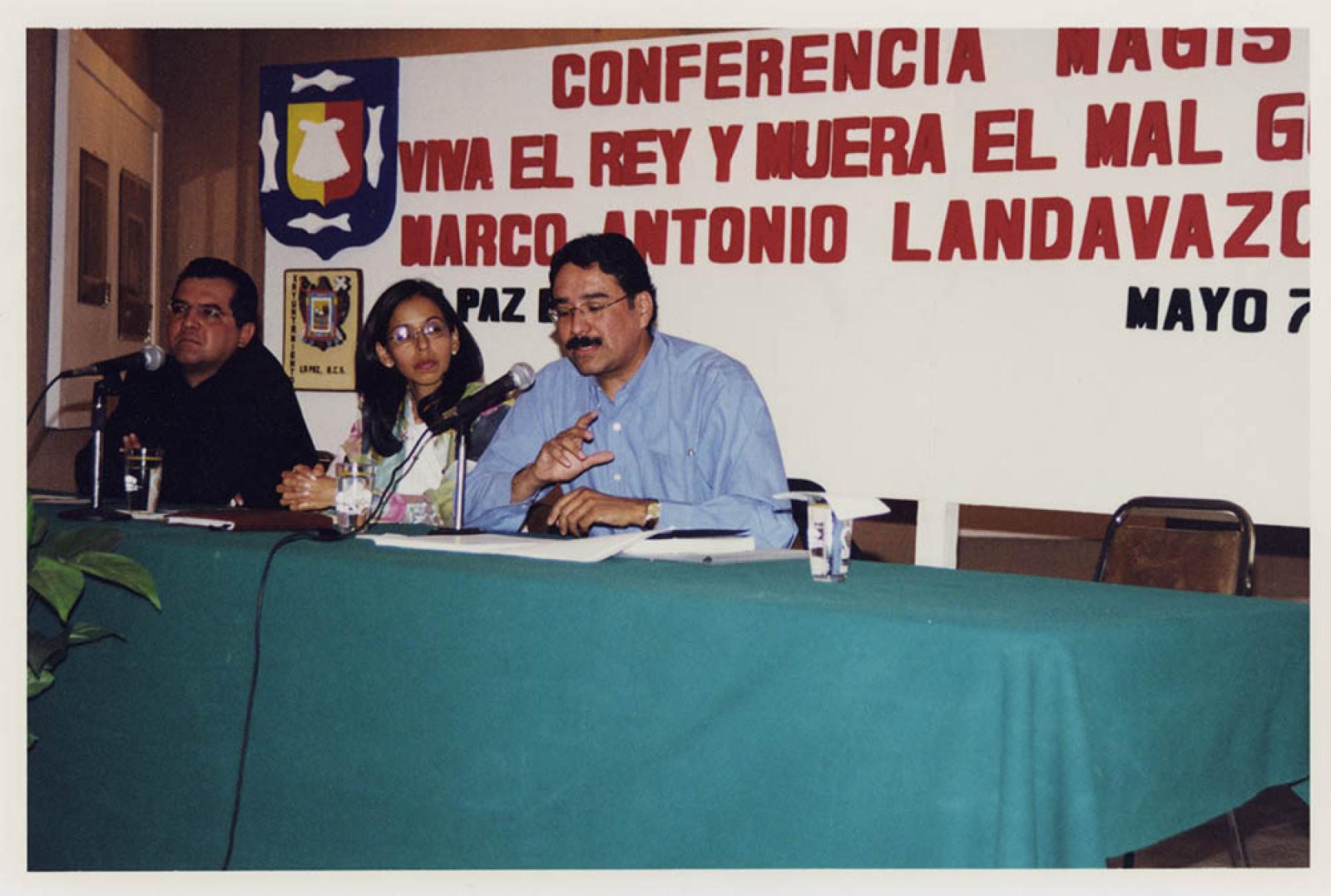 Rubén Rivera y acompañantes en conferencia magistral, Archivo Histórico Pablo L. Martínez.