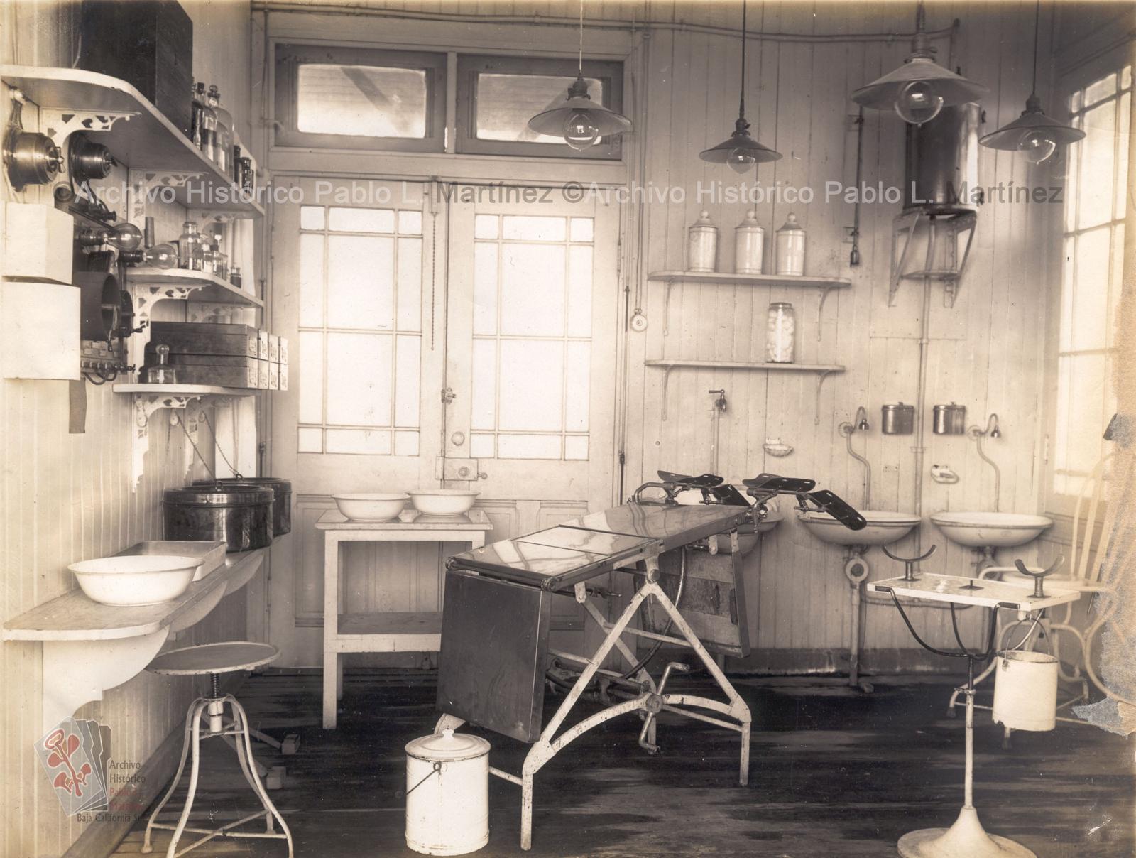 Sala de operaciones en el hospital de la compañía minera El Boleo en Santa Rosalía, Baja California.