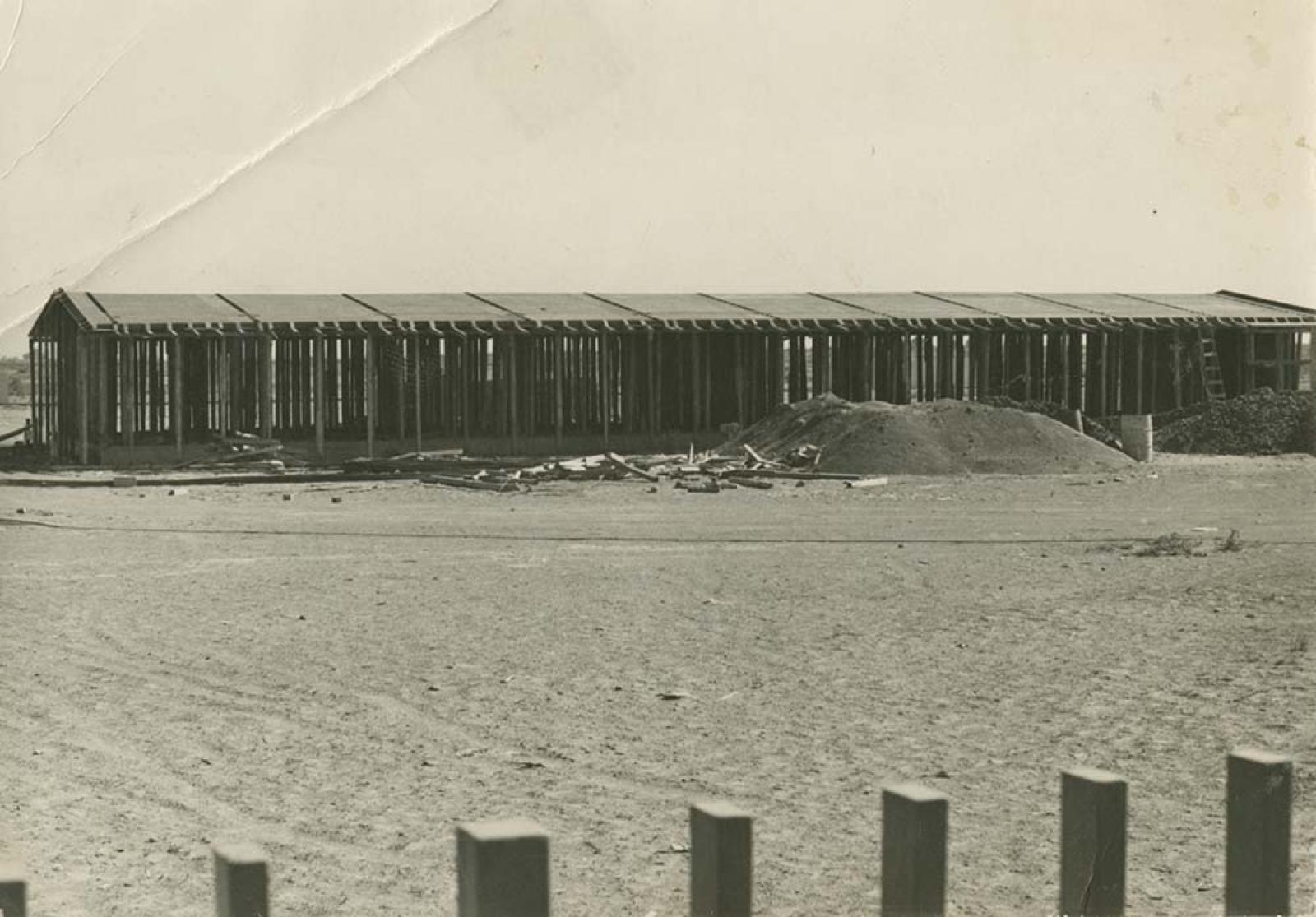 “Salón-teatro de secundaria”,  en construcción.