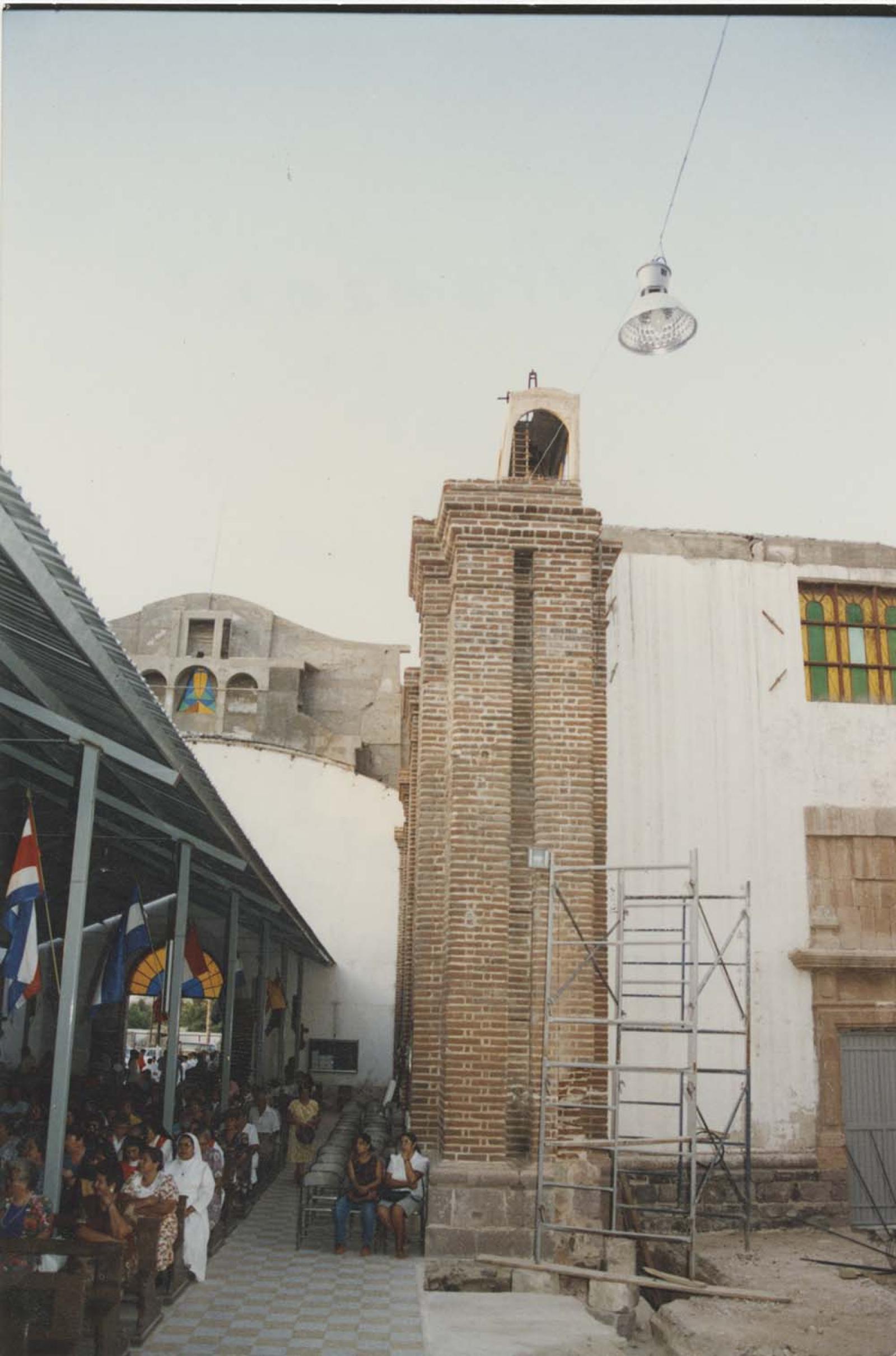 Santuario de Nuestra Señora de Guadalupe, con su anterior techumbre de lámina.
