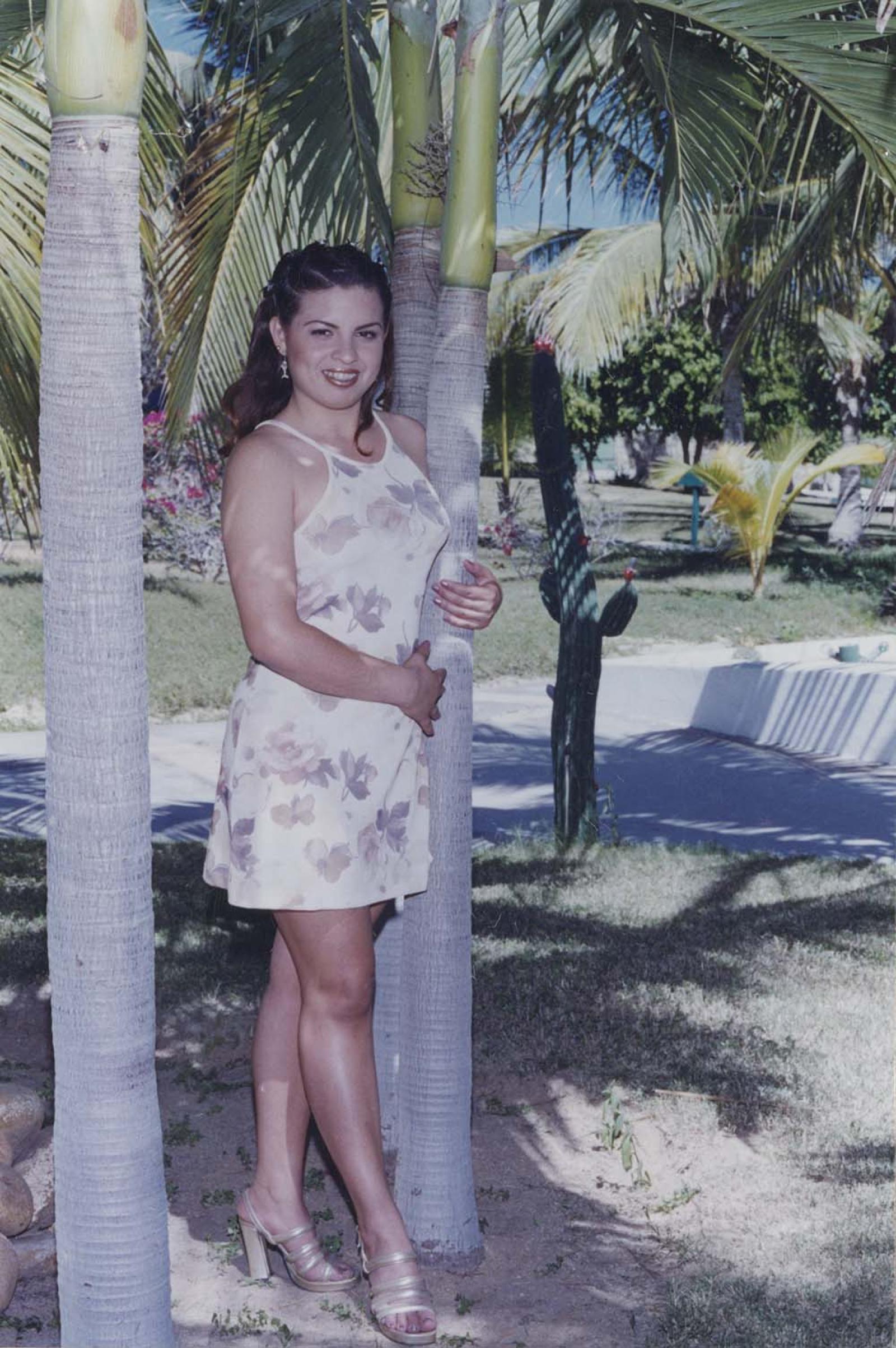 “Sayda Vianey Sánchez Carrillo, candidata al reinado de las fiestas de San José 2000”