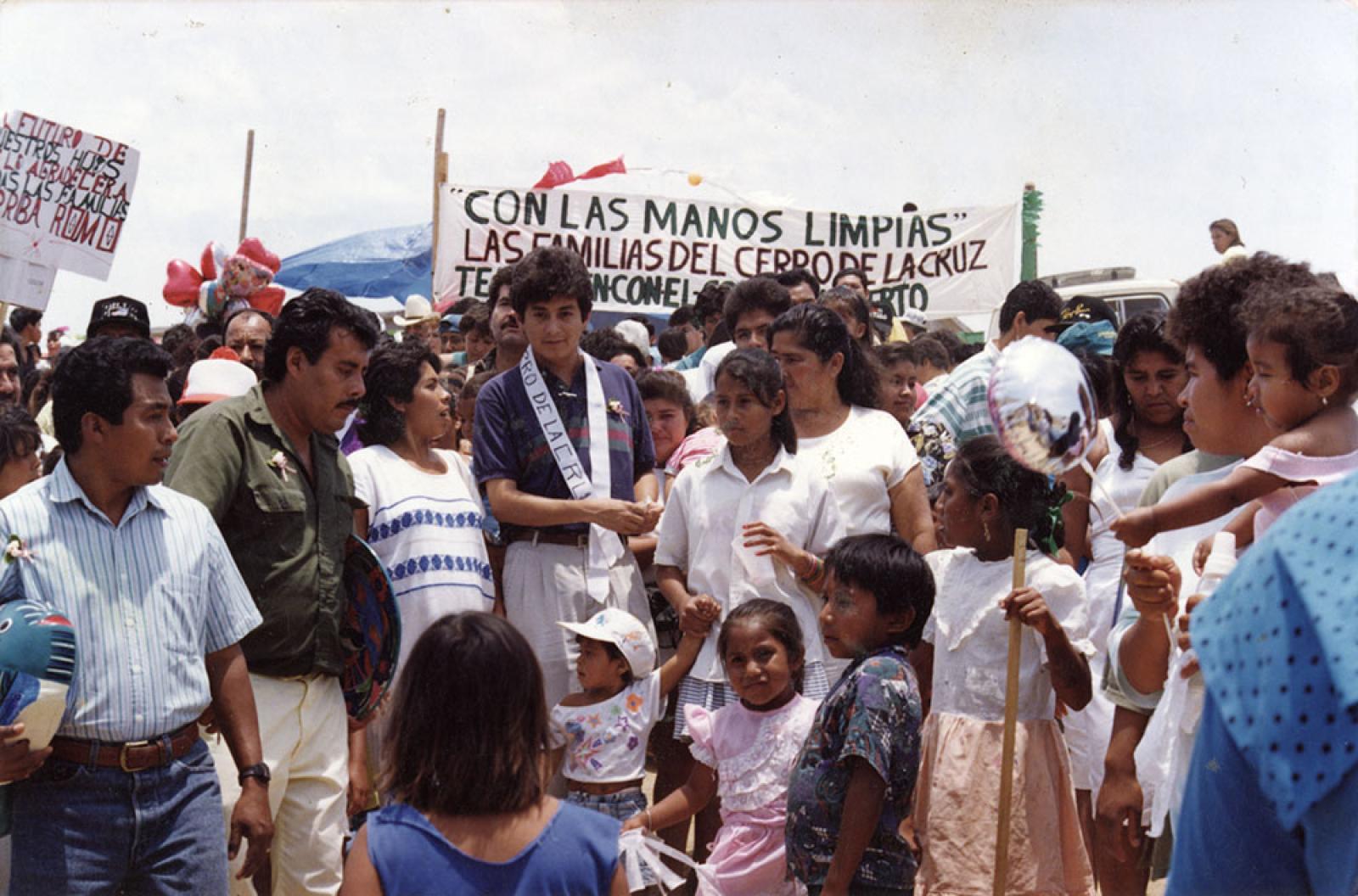 “Sebastián Romo visita a la colonia Cerro de la Cruz, Cabo San Lucas”.