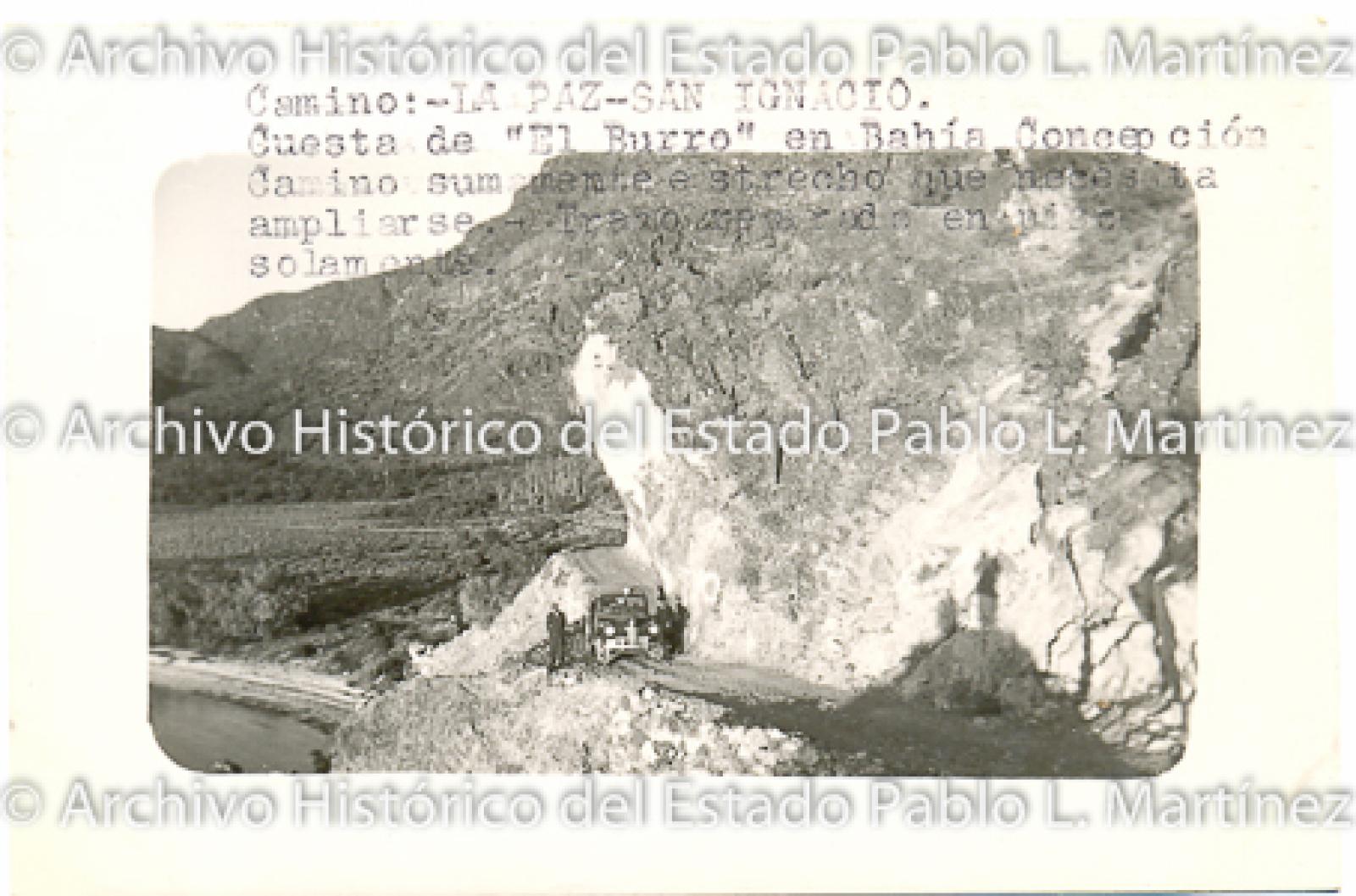 Señores posan en "cuesta de el burro en bahía concepción”.