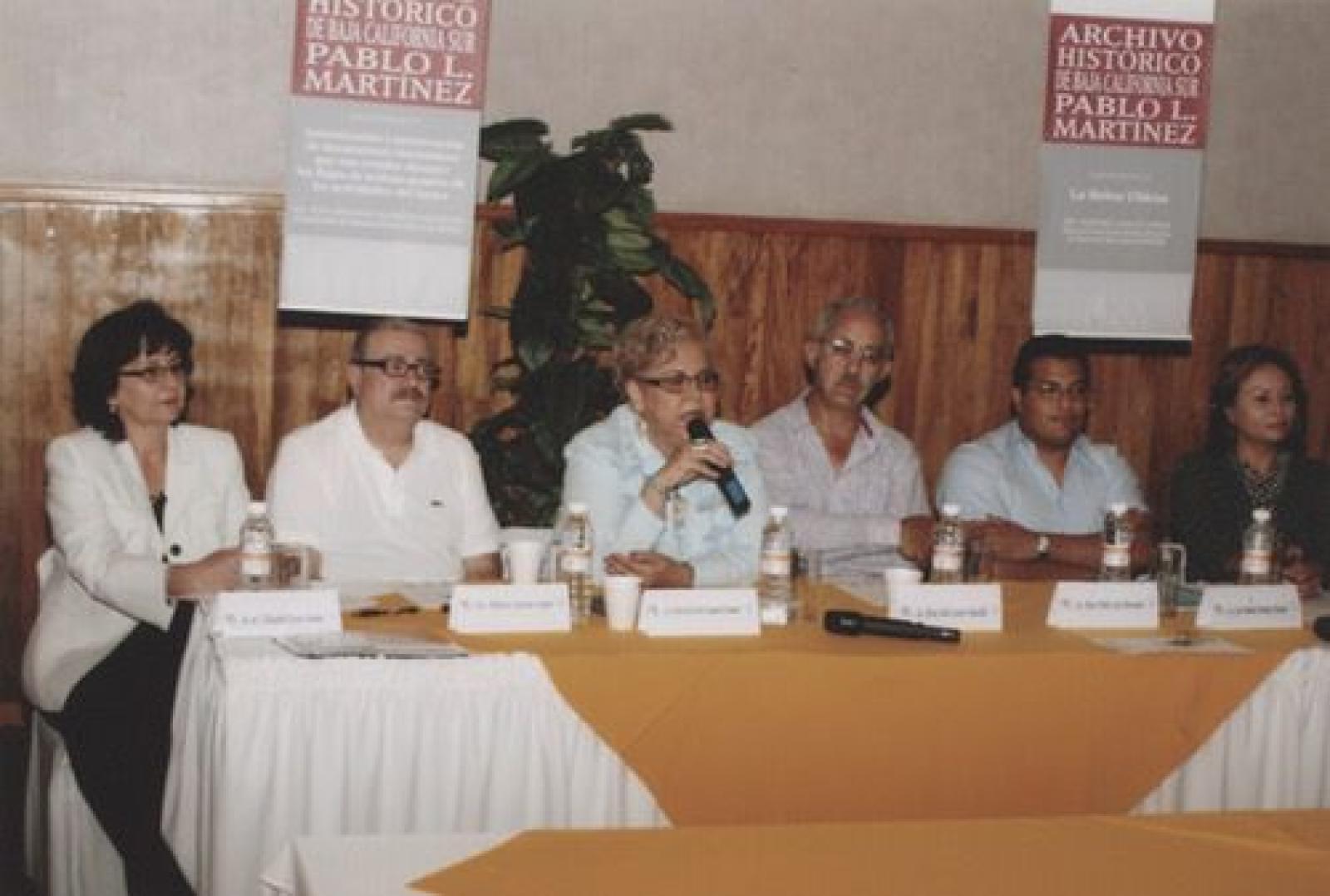 Silvia Adela Cueva preside mesa de ponentes en Reunión de Archivos del Gobierno del estado de Baja California Sur.