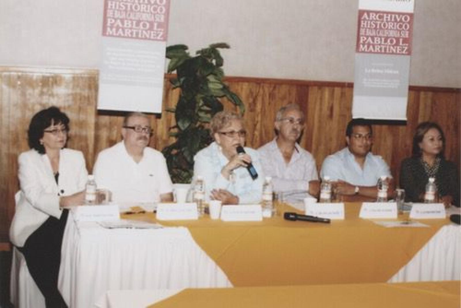 Silvia Adela Cueva preside mesa de ponentes en Reunión de Archivos del Gobierno del estado de Baja California Sur.