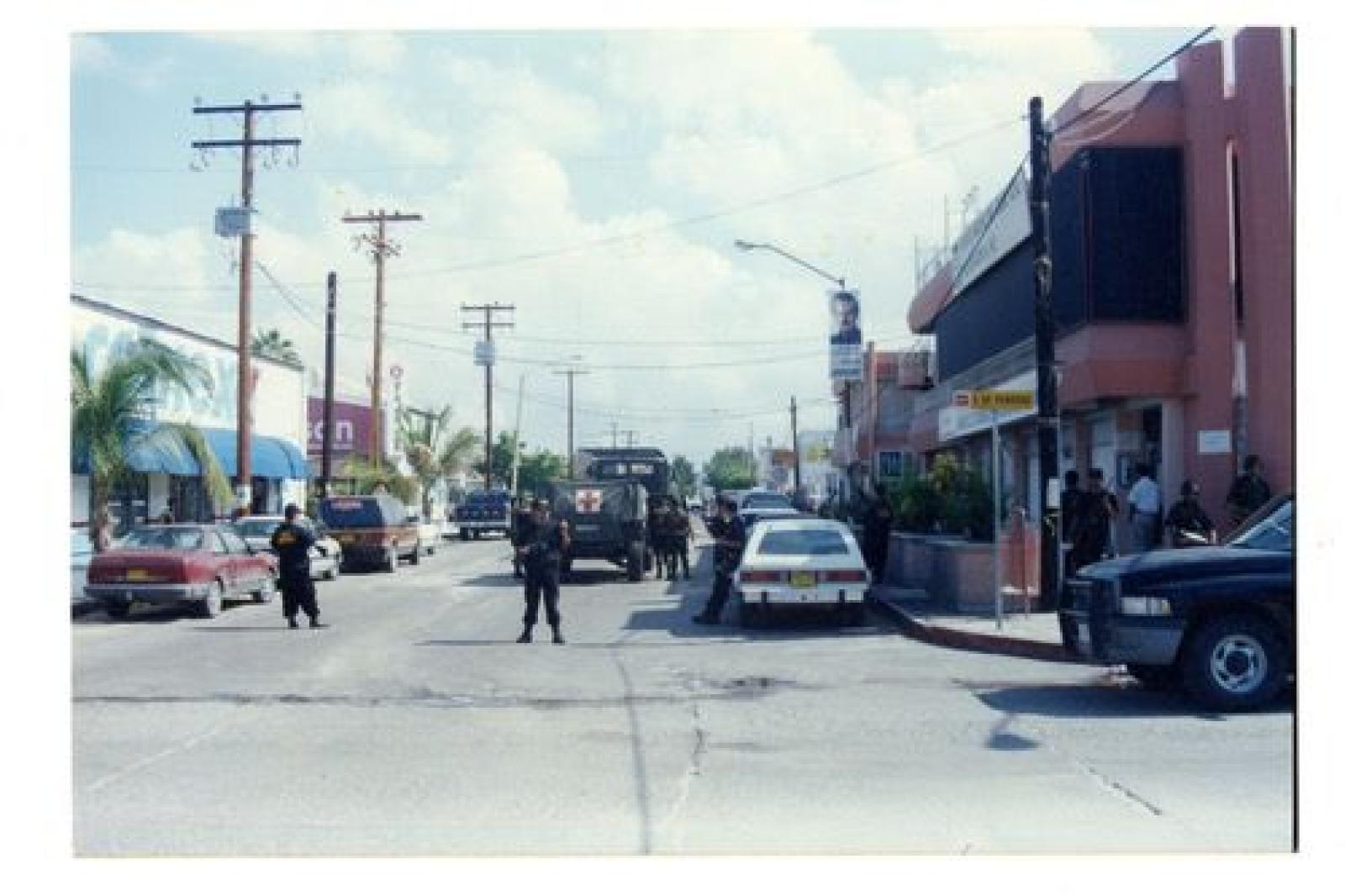 Simulacro de policías y militares entre las calles Altamirano y 5 de febrero.