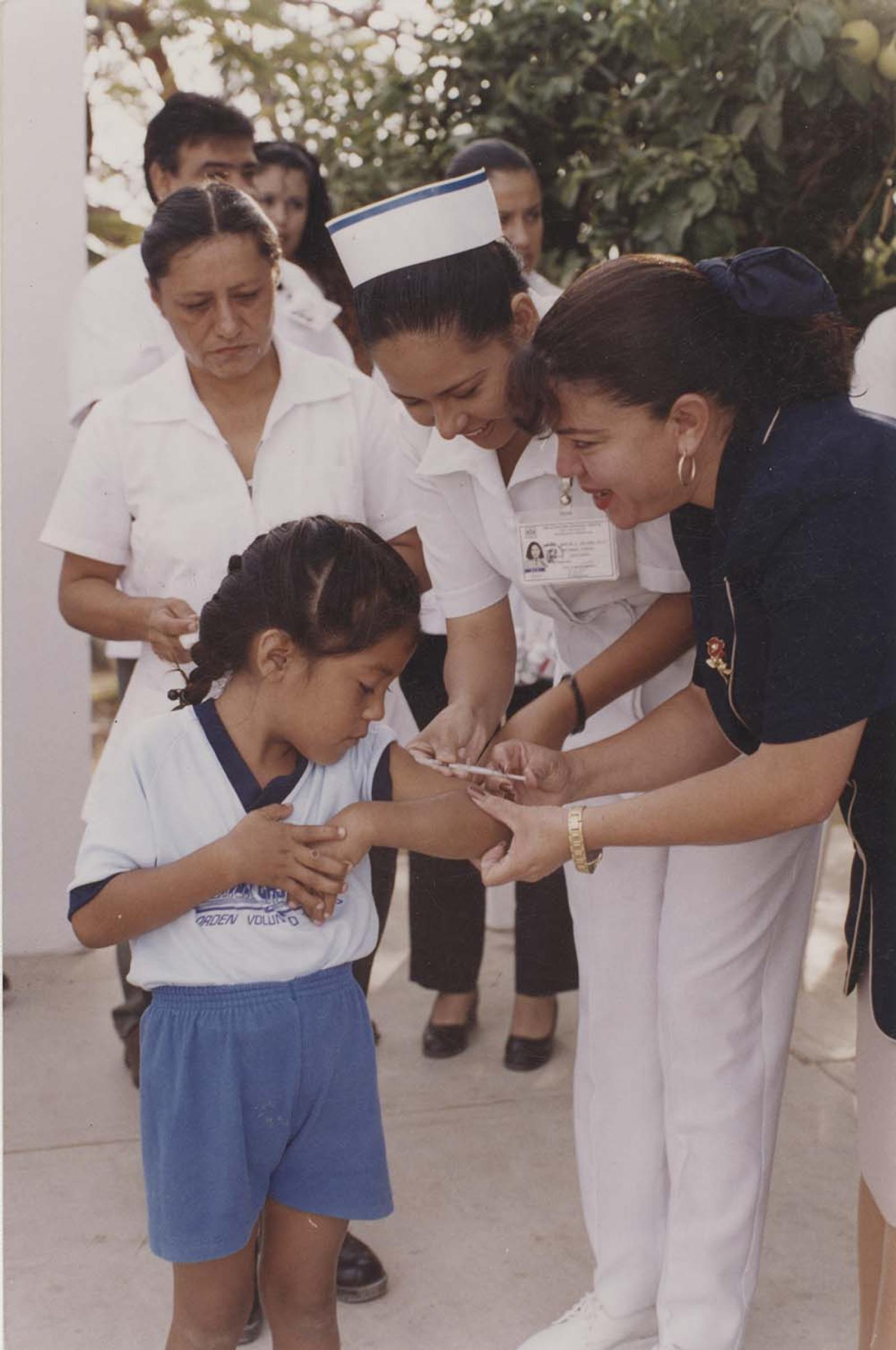 Sonia Gómez de Agúndez en campaña de vacunación.