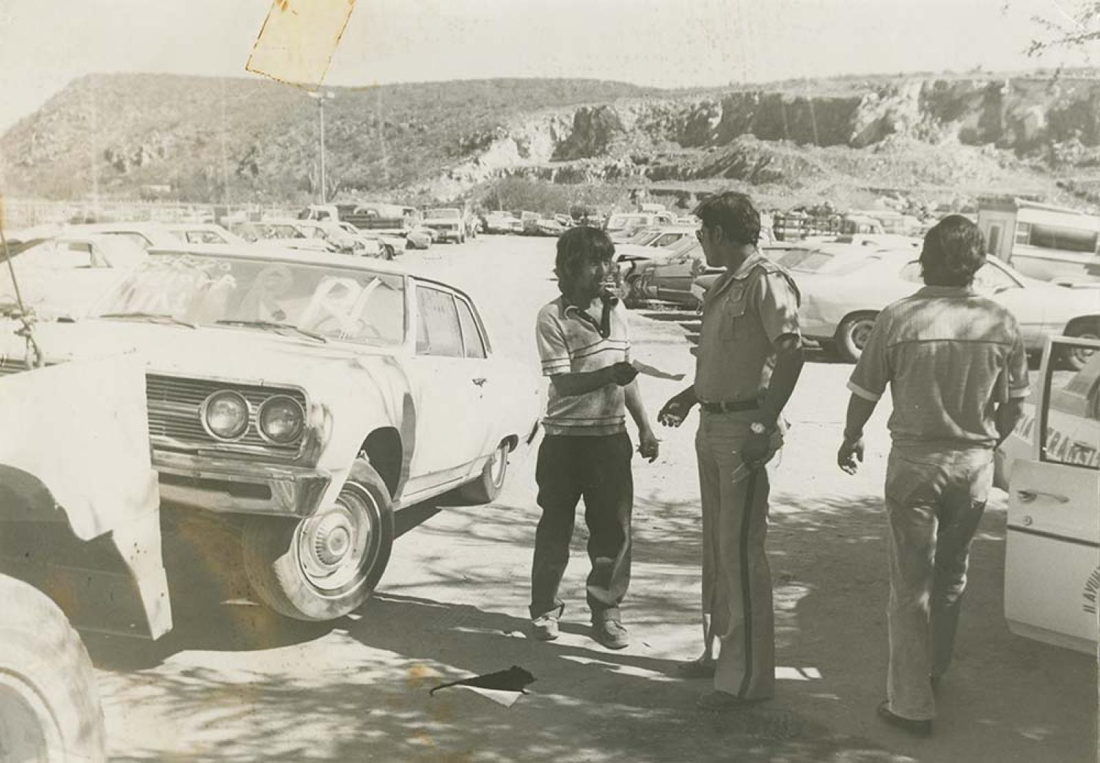 “Subasta de carros, corralón”.