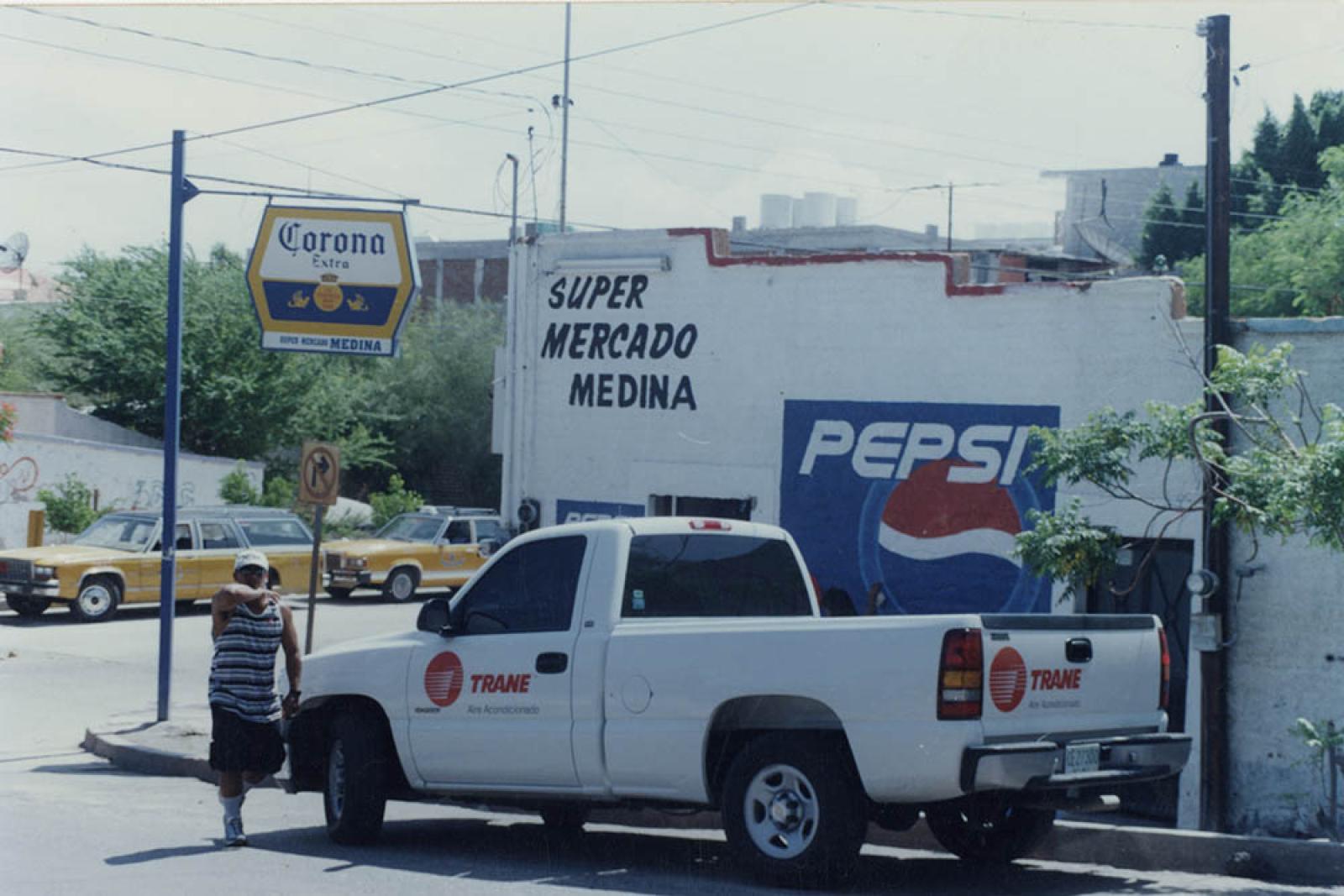 “Súper mercado Medina”.