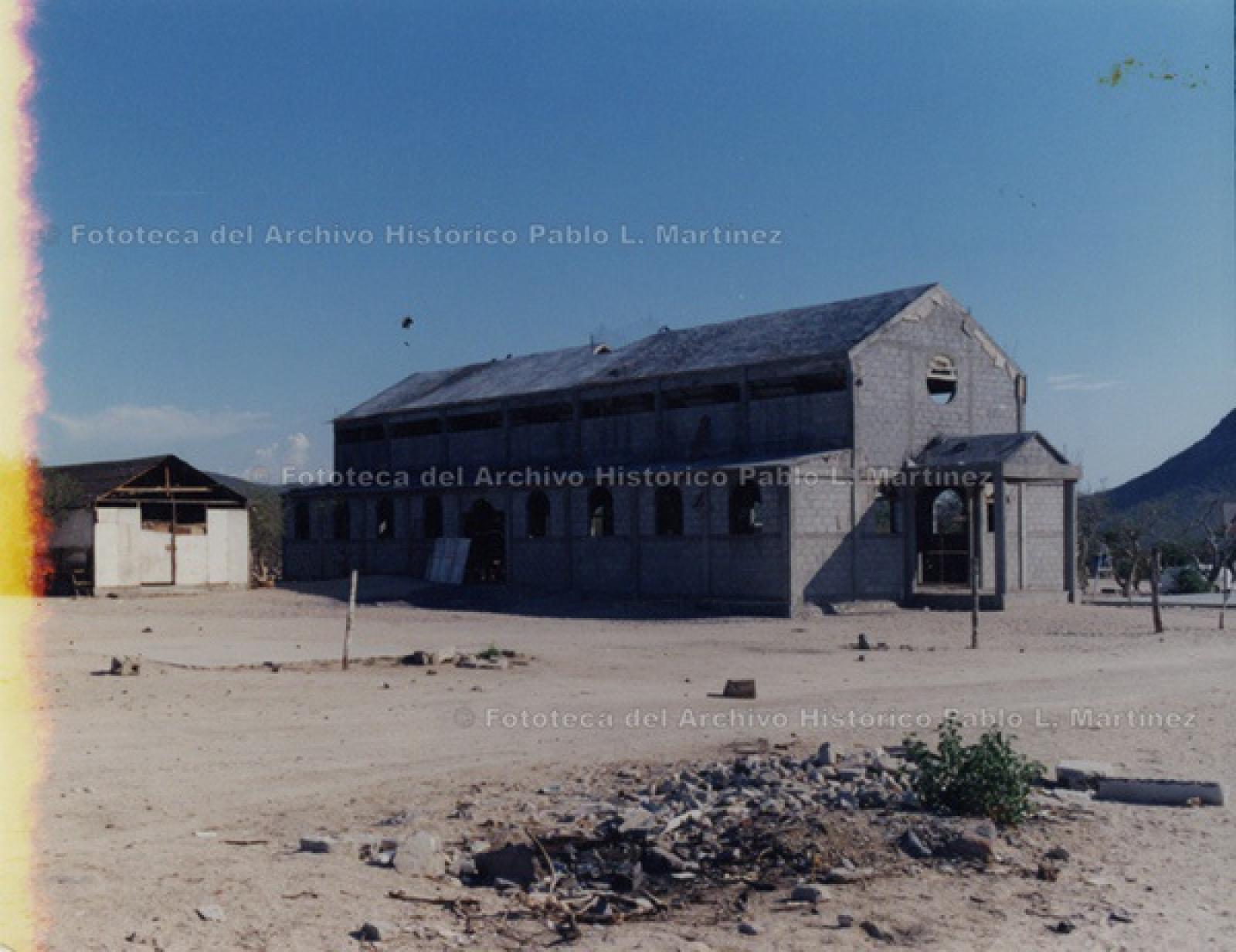 “Templo de la colonia Márquez de León”, en construcción.