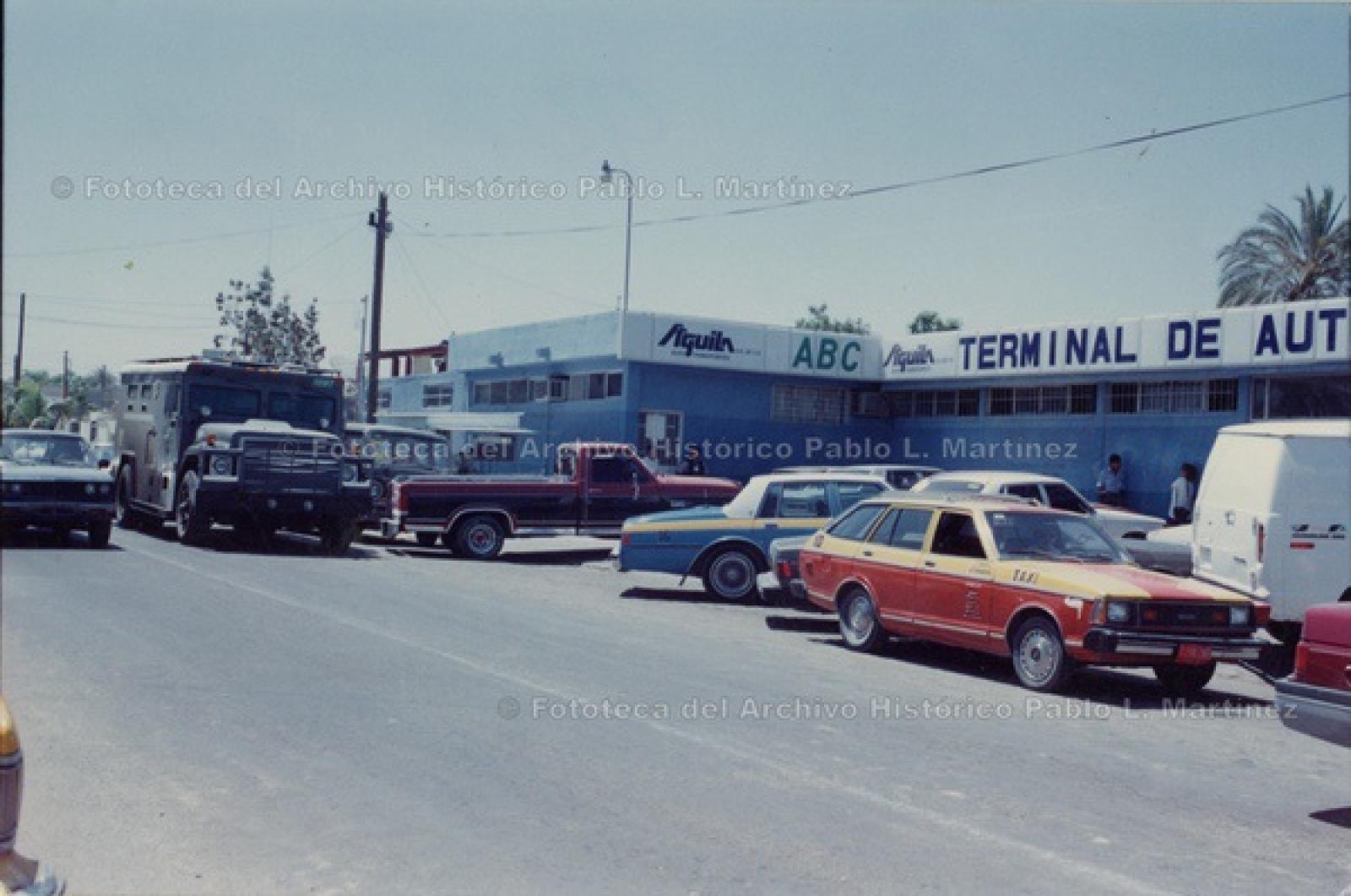 Terminal de autobuses Águila, fachada exterior.