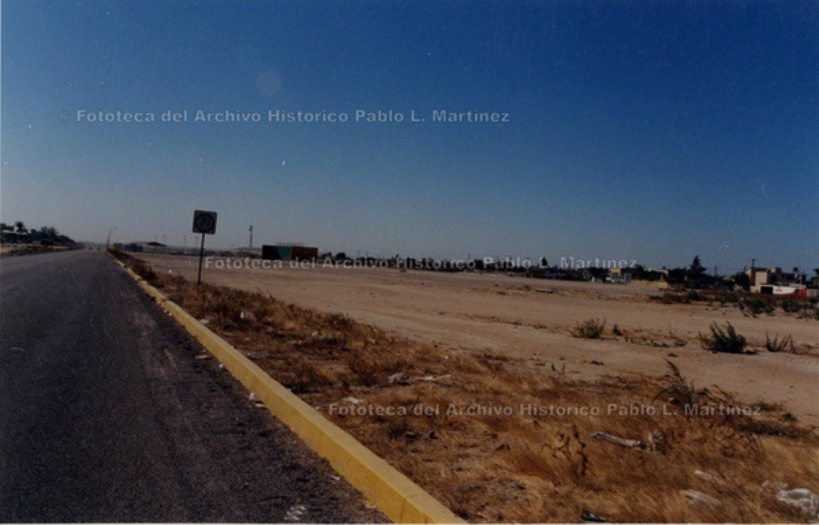Terreno baldío al costado de la avenida de Los Deportistas, La Paz.