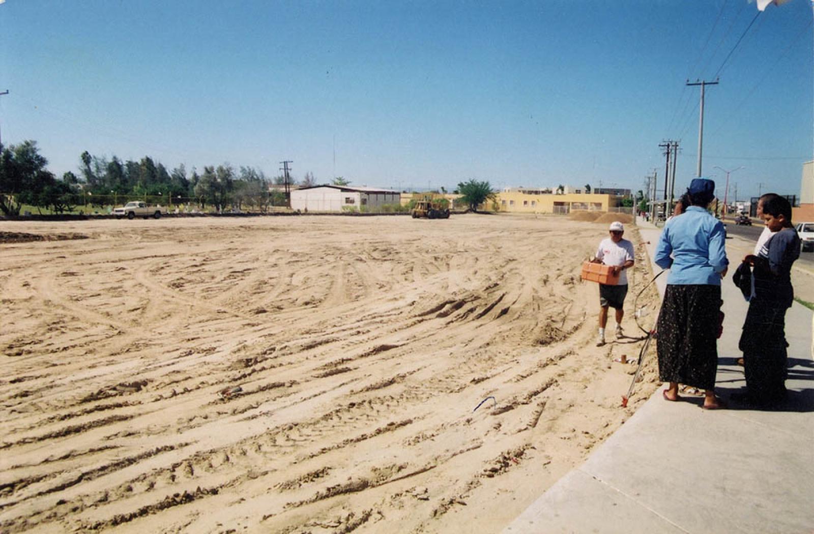 Terreno baldío “frente a Soriana, sobre la avenida Colosio”.