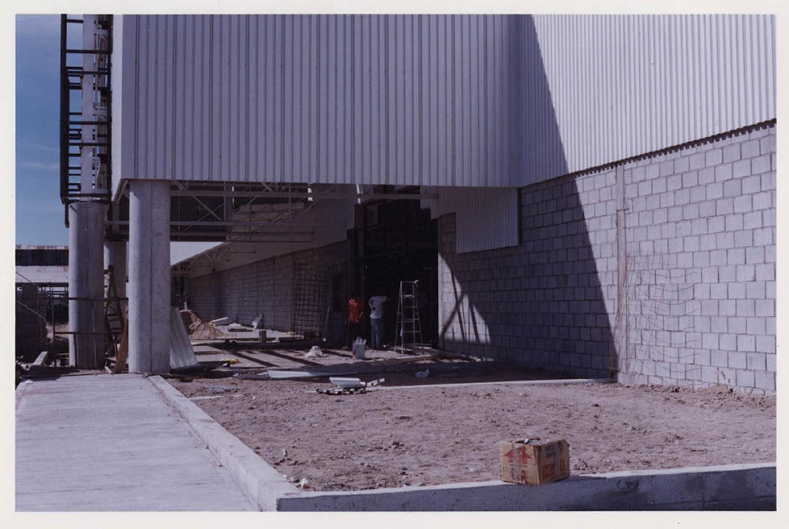Tienda comercial Casa Ley, en construcción.