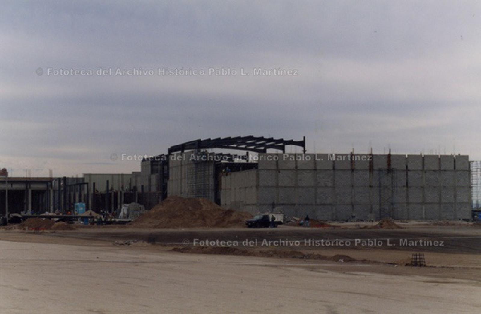Tienda comercial City Club, en construcción.