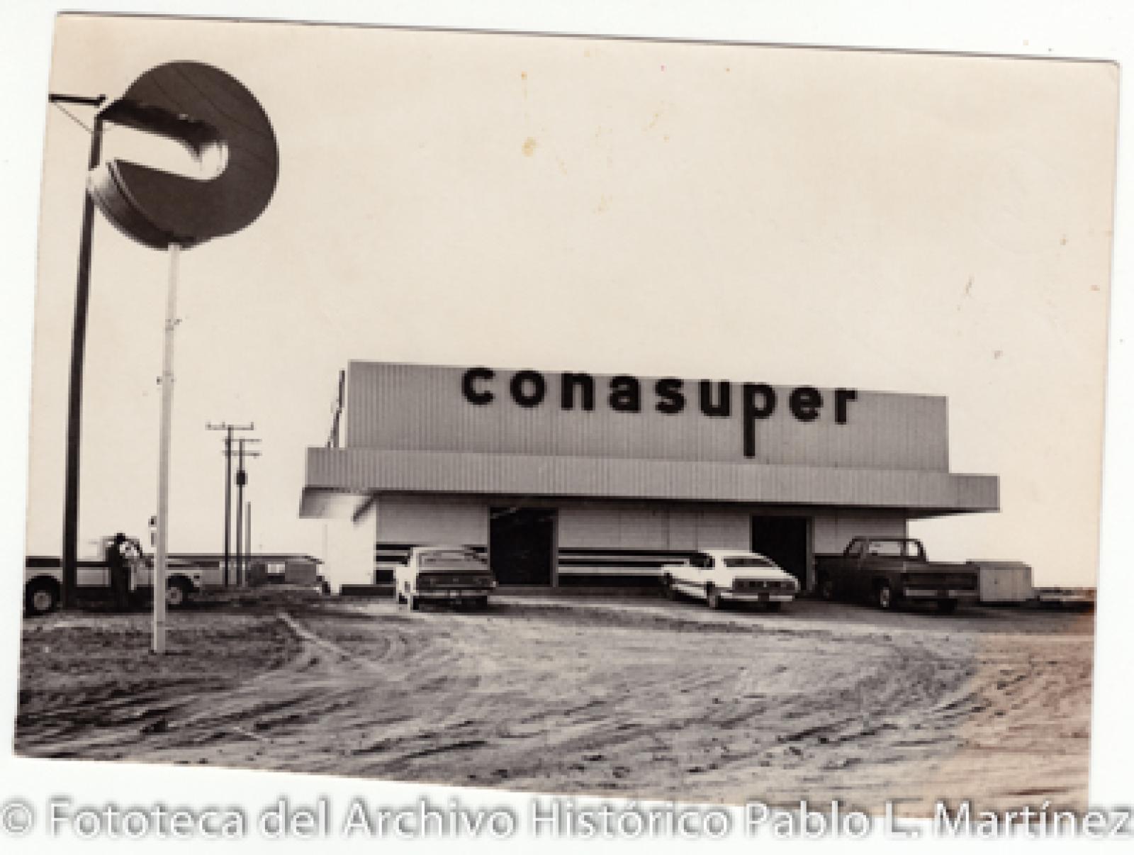 Tienda “Conasúper”.