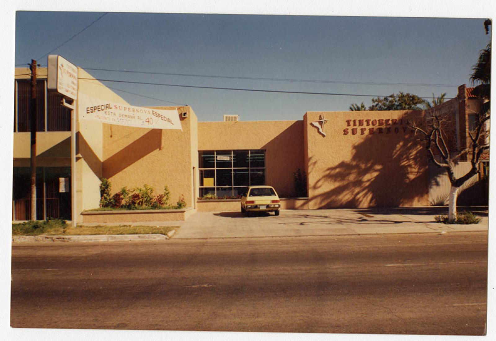 “Tintorería Supernova”, vista exterior.
