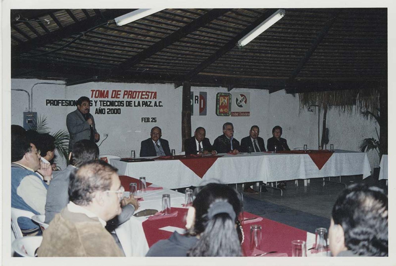 Toma de protesta de profesionistas y técnicos de La Paz.