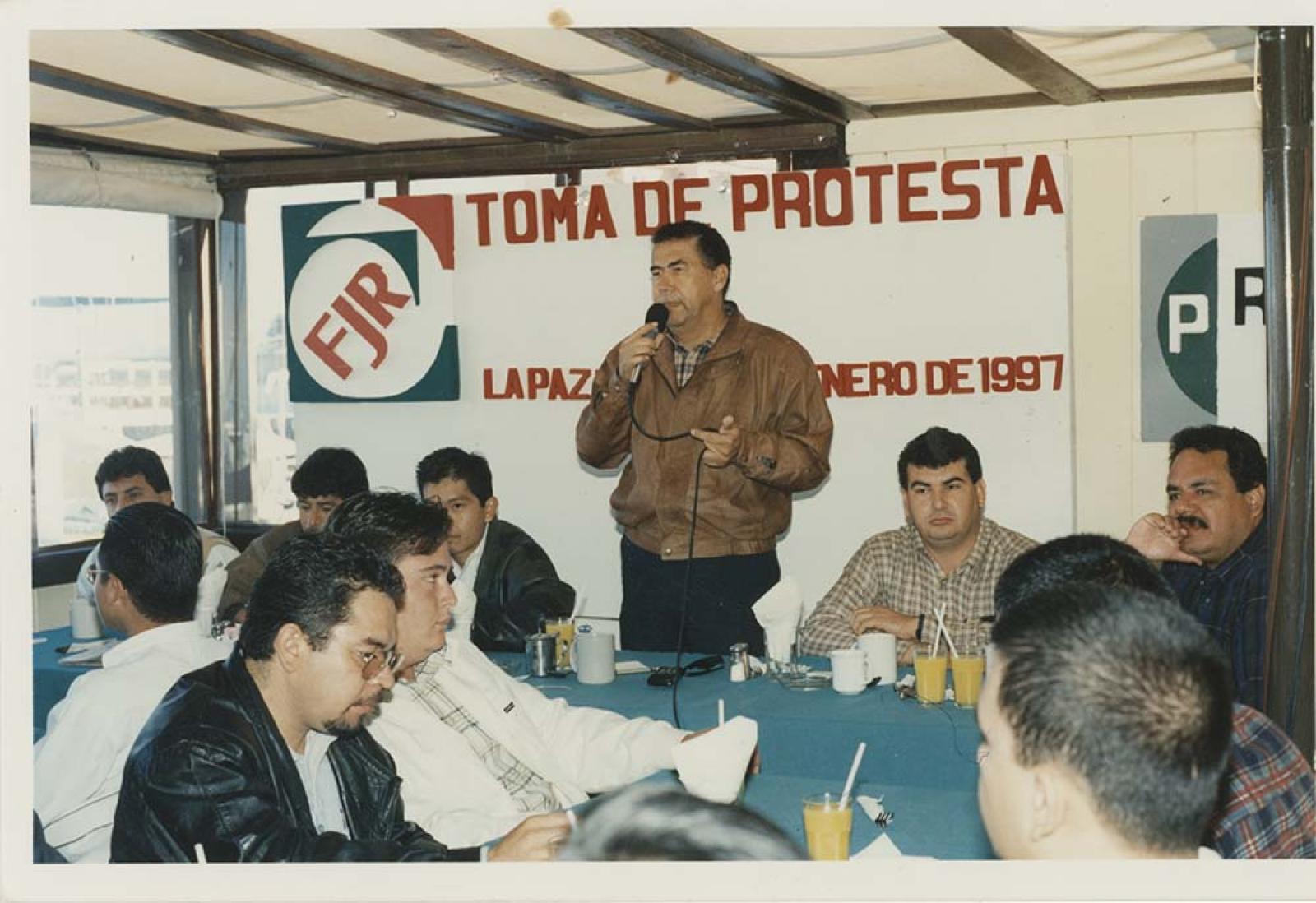 “Toma de protesta del Frente Juvenil Revolucionario”.