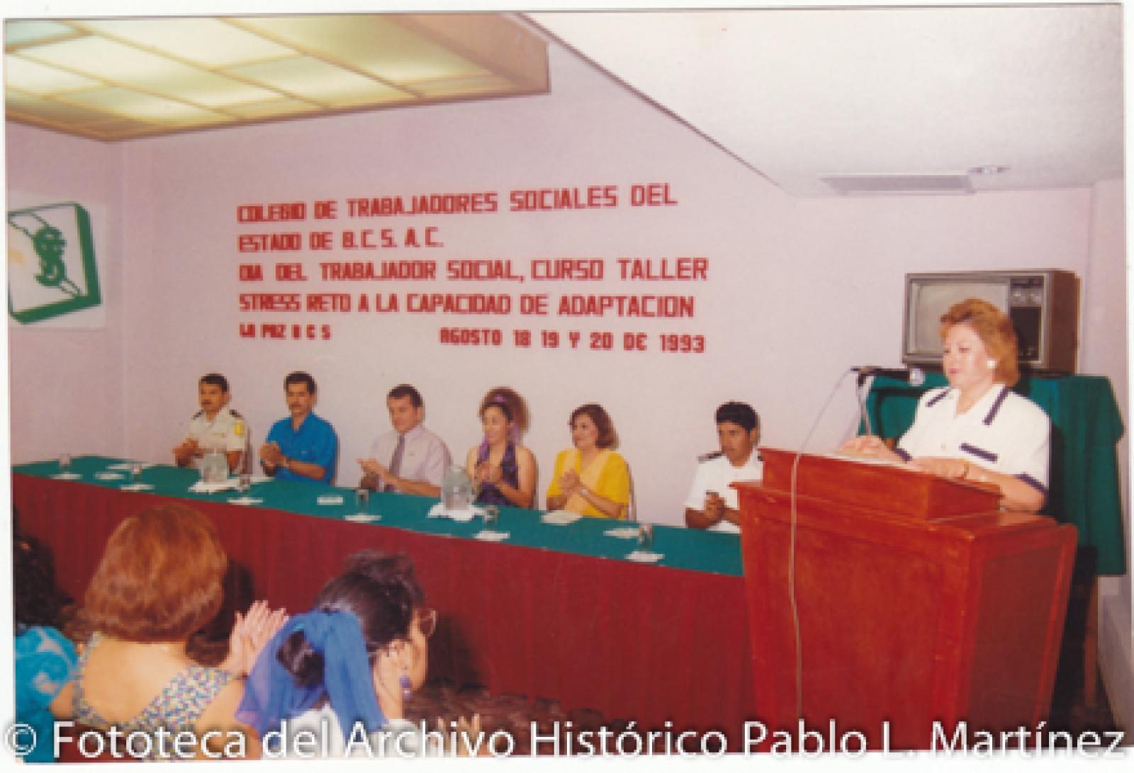 Trabajadores Sociales del Estado de Baja California Sur en curso-taller.