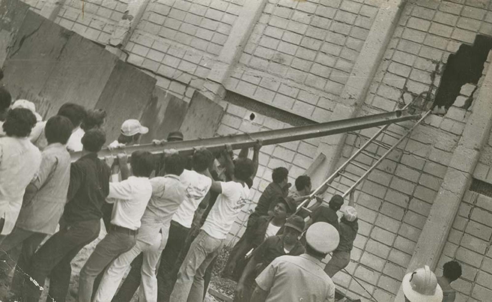 “Trabajadores”.