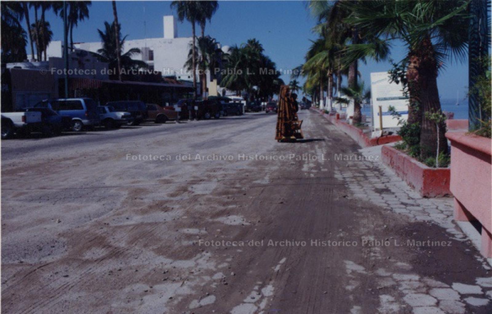 Trabajo de mantenimiento de la avenida Álvaro Obregón.