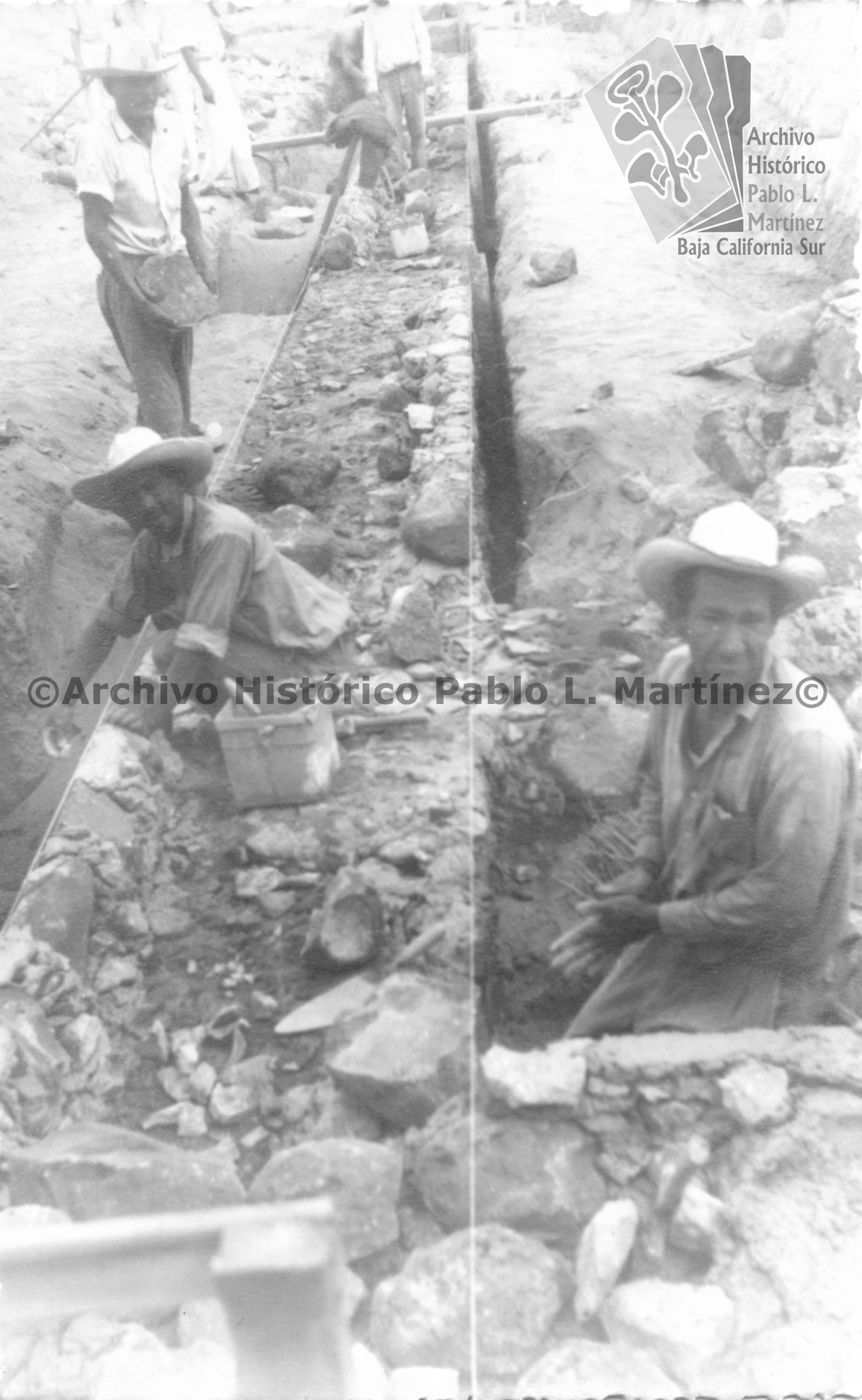 Trabajos de construcción de una planta eléctrica de La Paz, Baja California.