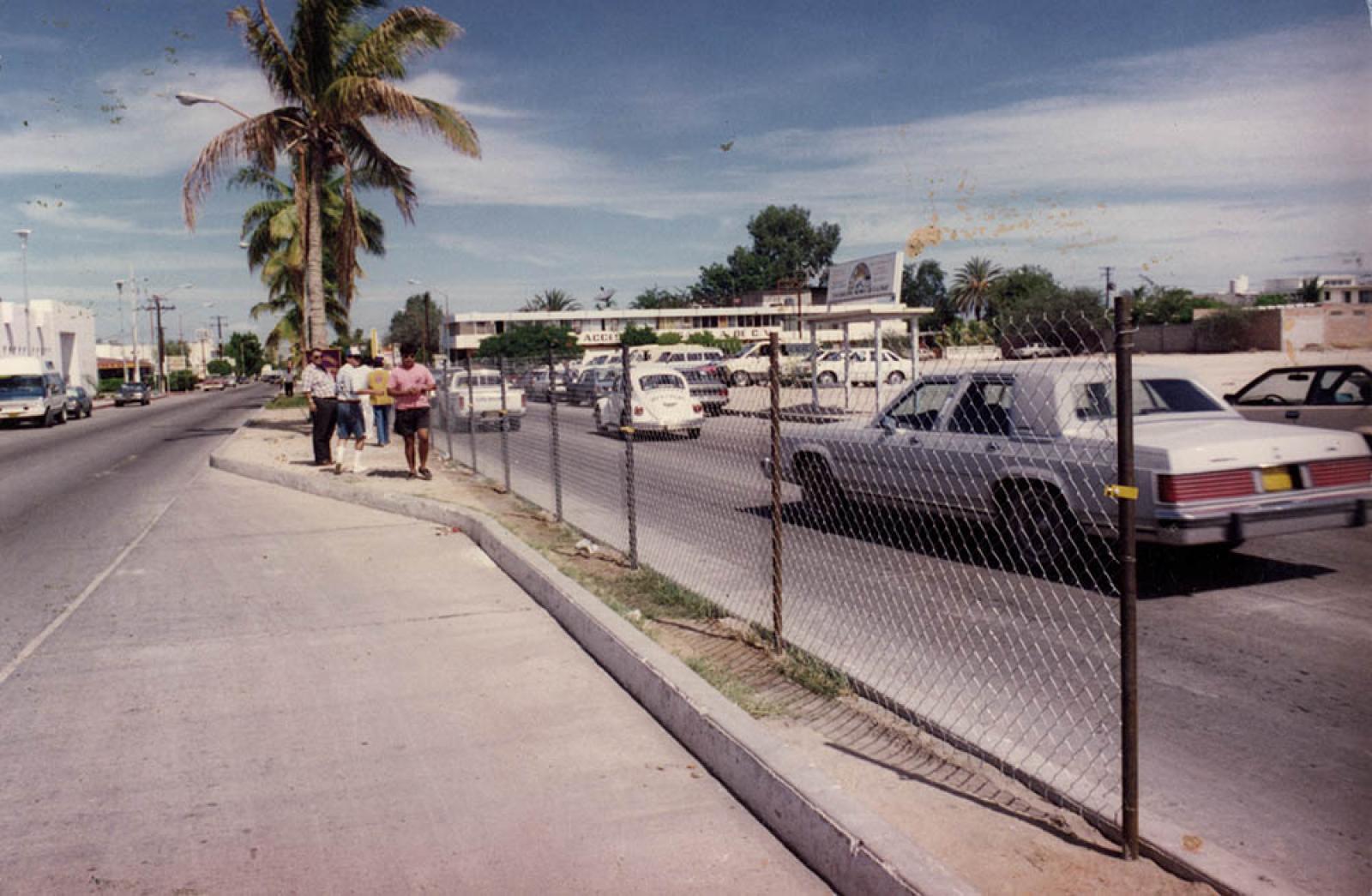 Tramo de la avenida 5 de Febrero a la altura del IMSS, La Paz.