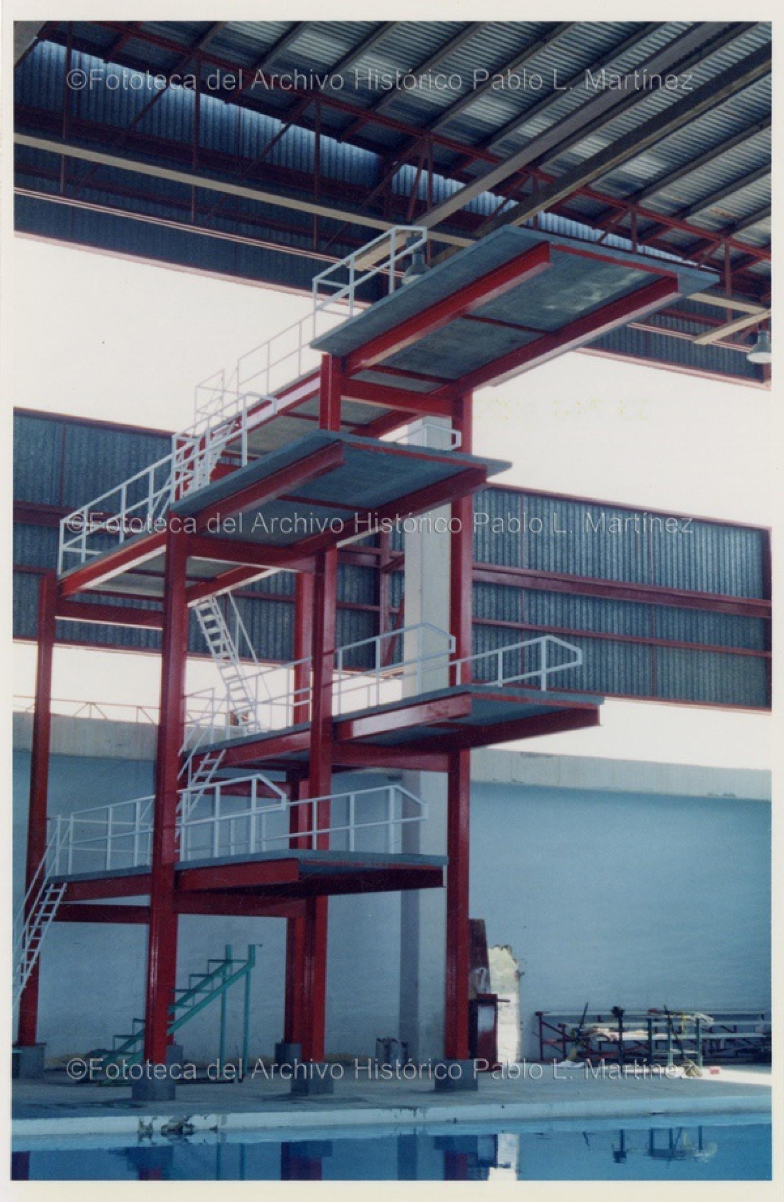 Trampolín de piscina del Gimnasio de Usos Múltiples, La Paz.