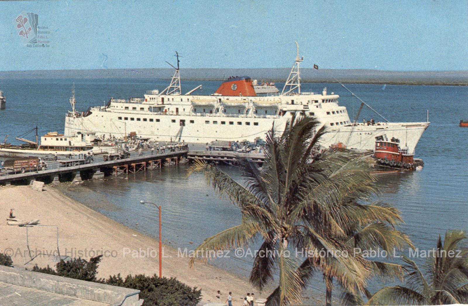 Transbordador La Paz, anclado en el Muelle Fiscal de La Paz, Baja California.