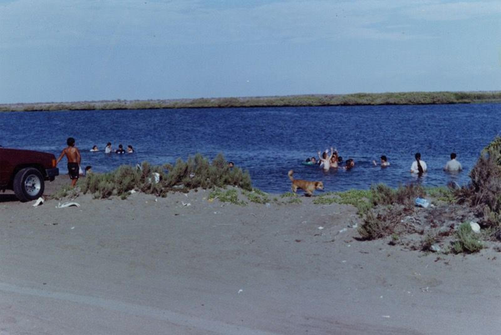 Turistas en playa de puerto López Mateos.