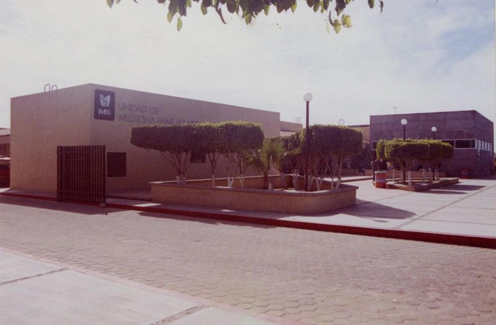 Unidad de Medicina Familiar del Instituto Mexicano del Seguro Social (IMSS), sobre la avenida Francisco J. Mújica, La Paz.
