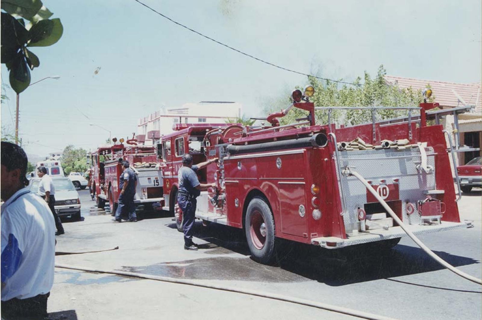 Uso de motobomba para “apagar incendio en la calle Belisario Domínguez”.