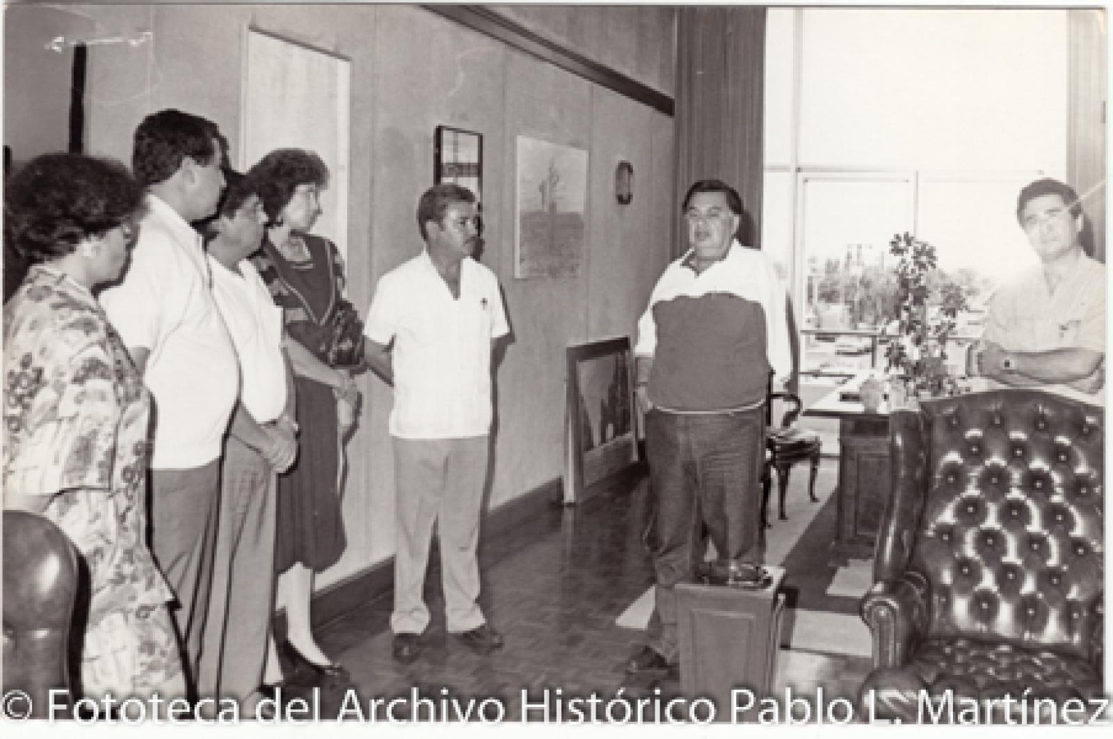 Víctor Liceaga en reunión  de trabajo.