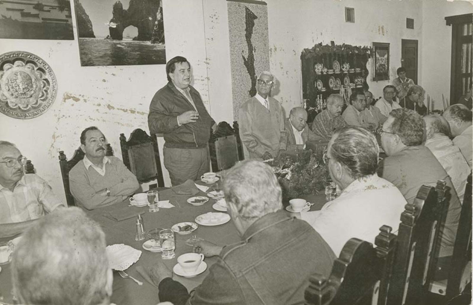 Víctor Liceaga Ruibal en banquete.