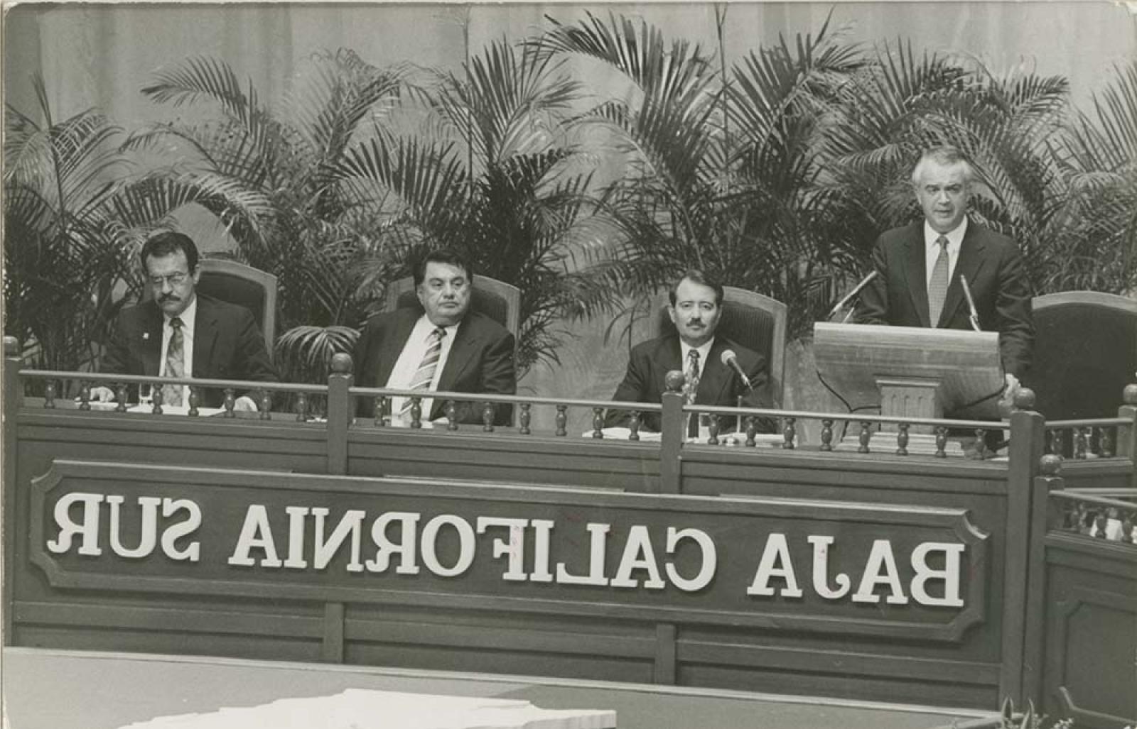 Víctor Liceaga Ruibal y Pedro Aspe en acto público.
