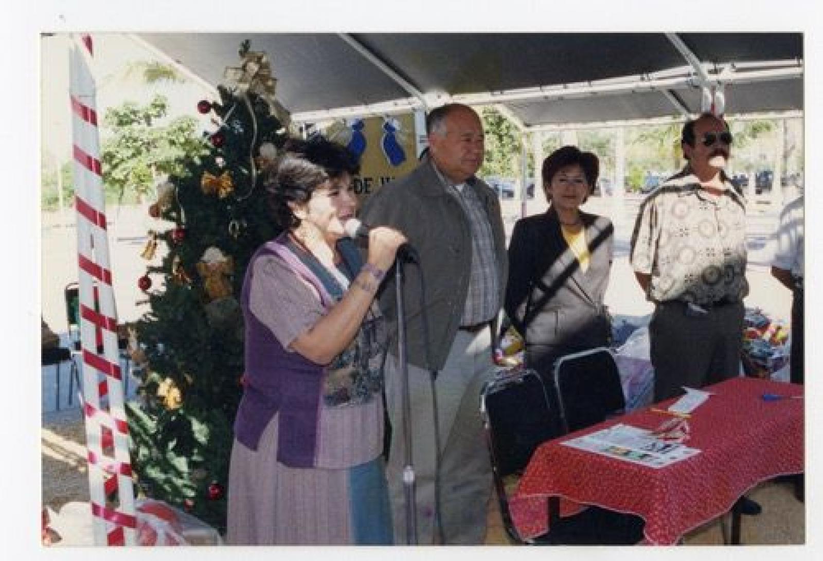 Víctor Manuel Castro Cosío en evento navideño.