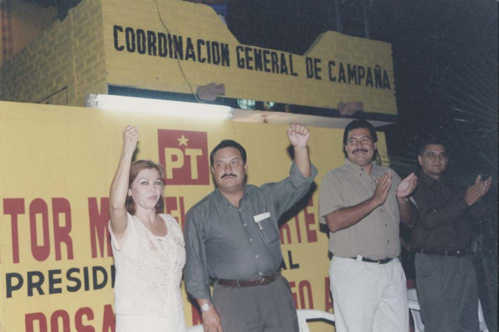Víctor Manuel Guluarte Castro en campaña política.