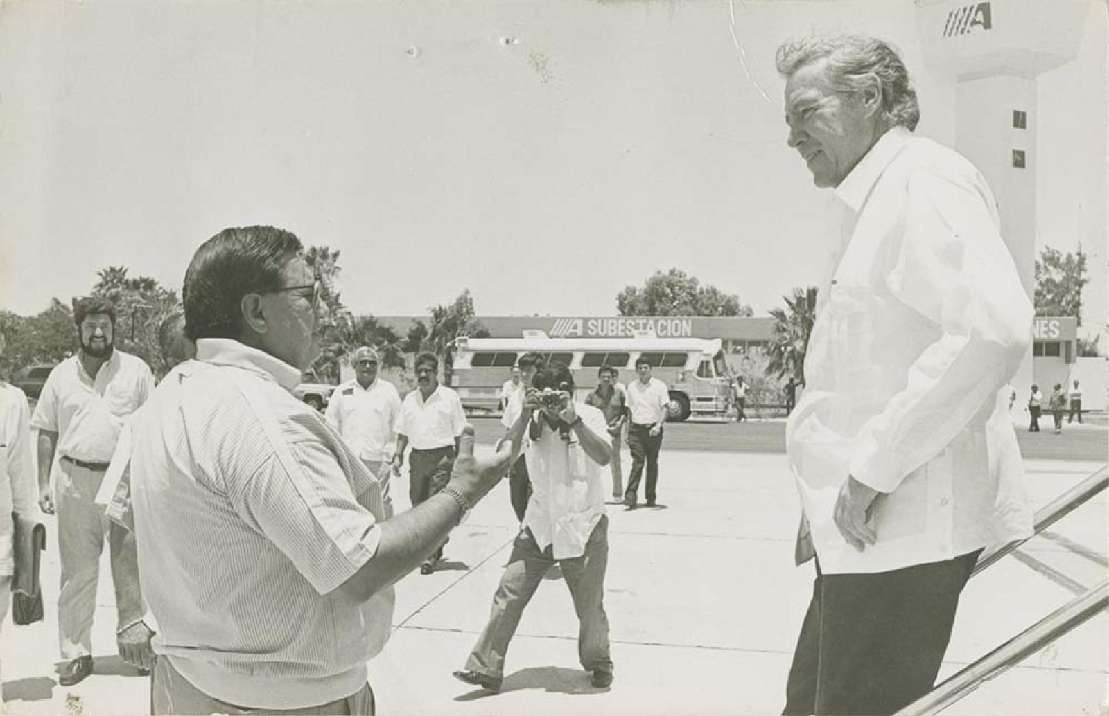 Víctor Manuel Liceaga recibe a hombre.